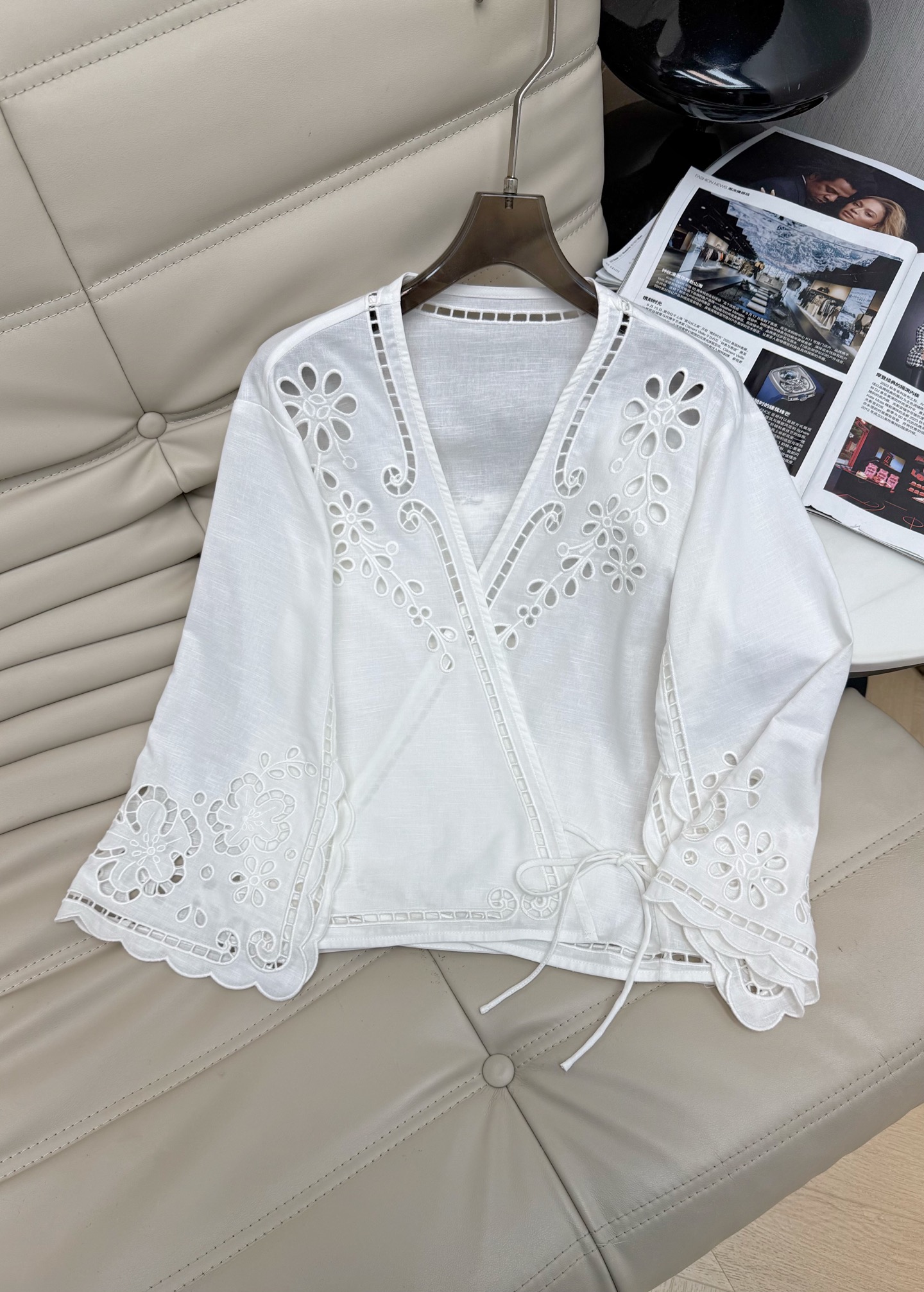 NO:838032,2026Ss hollow shirt is made of natural linen, light and breathable, super comfortable to wear in summer!  V-neck + wrap-style strap design, full of French lazy atmosphere. Exquisite hollow embroidery details, slit bell sleeves at the cuffs, elegant and smart~ It is a must-have and versatile item in the summer wardrobe!  ,,shirts,198609092026Ss镂空衬衫 选用天然亚麻,轻盈透气,夏天穿超舒服！V领+围裹式绑带设计,法式慵懒氛围感满分.镂空刺绣细节精致,袖口开叉喇叭袖,优雅又灵动~是夏日衣橱必备百搭单品！,,shirts,,Women's clothing