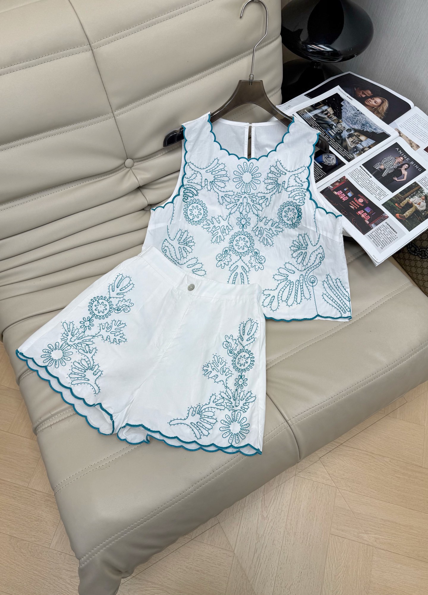 NO:839834,Top p pants 26Ss new model embroidery suit white base fabric with green pattern, retro and fresh, light and breathable, perfect for summer!  Sleeveless design + exquisite embroidery, full of details. Wavy cut at the hem, full of layering. It is versatile for daily outings and vacations. It is comfortable and has a sense of design. It looks good no matter how you wear it!  Recommend SML,,19860909上衣 p裤子 26Ss新款款刺绣套装白色底布配绿色花纹,复古又清新,轻薄透气超适合夏天！无袖设计+精致刺绣,细节感满满 下摆波浪剪裁,层次感十足 日常出街、度假都很百搭,舒适又有设计感,怎么穿都好看！推荐SML,,,Women's clothing