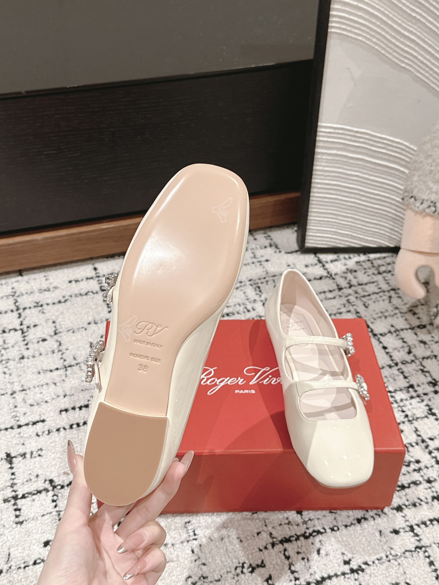 Roger Vivier 专柜款经典鞋履 9