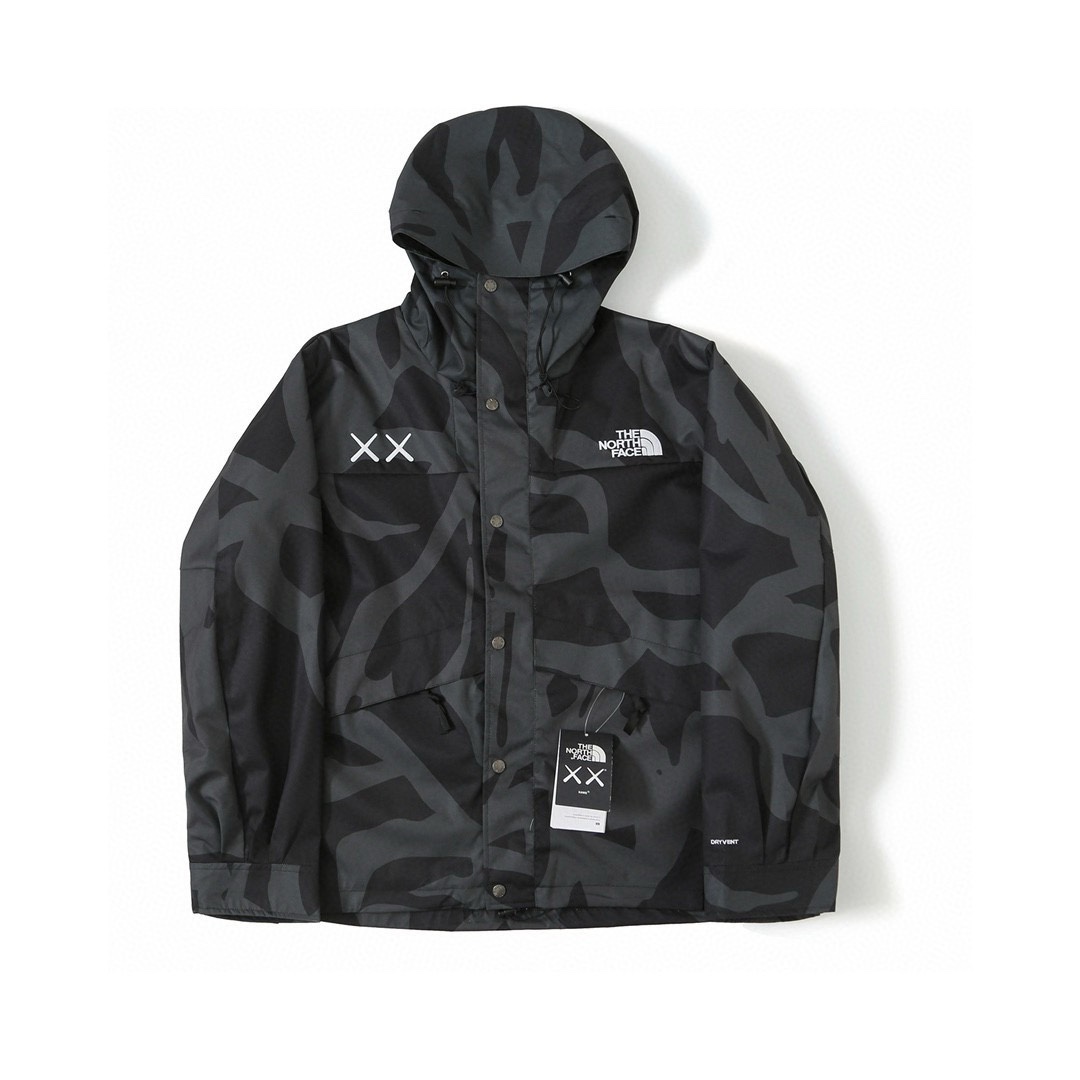 特价💰89 不退换
THE NORTH FACE x XX KAWS 联名款 FW22 迷彩连帽休闲冲锋衣外套
宽松潮流高街百搭 情侣款 必入 男女同款
DRYVENT科技面料 防水 排湿 耐磨!
良好的耐久性及功能性的同时 仍能保持良好的透气性 双门襟设计➕带压合帽边给你保护 !
隐藏袋设计 户外通勤各种满足 !
颜色:如图 黑白
尺码:S M L XL
胸围 肩宽 衣长 袖长
S 116 56 67 62
M 118 58 69 64
L 120 60 71 66
XL 122 62 73 68
注:手工测量 误差1-2公分左右
