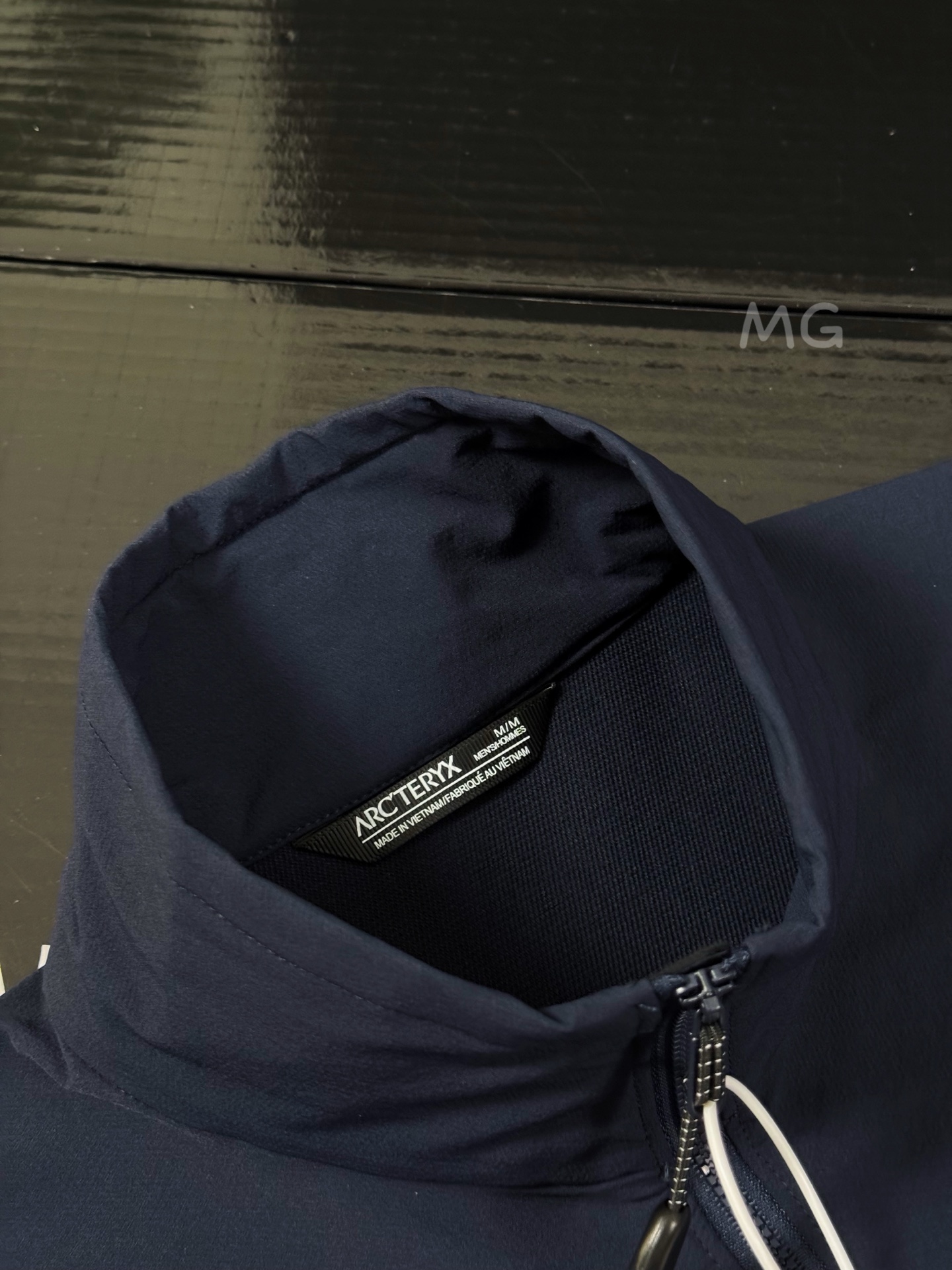 💰240 款号G09
ARC'TERYX · gamma Hoody Or Jacket春夏季立领软壳外套 情侣同款城市通勤冲锋衣户外百搭耐磨通勤全新
六边形战士/🎈始祖鸟男女Gamma Hoody 软壳立领皮肤衣
宝子们,始祖鸟 Gamma Hoody 立领软壳外套真的绝绝子!
它可是 gamma 最强软壳,结实又耐磨,中小雨和复杂的户外环境都完全无惧。而且流行性设计超酷的~
头盔兼容 StormHood 兜帽,可以提供全面覆盖,周边视野也不会被影响哦。
重点来啦!破晓蓝这个颜色是第一次出,超级耐看的,拼手速的时候到啦~
🥰经典美式风格,这可是鸟核心正统系列,每年都在升级换代呢。
💥Fortius2.0 全性能面料,堪称六边形战士,在不同环境中都能应对自如。不夸张地说,它简直有颠覆冲锋衣地位的实力!!
颜色: 黑色 破晓蓝 原子灰 宝石蓝
码数据:
尺码 胸围 袖长 肩宽 衣长
S 110 66 45 71
M 114 67 46.5 73
L 118 68 48 75
XL 122 69 49.5 77
2XL 126 70 51 79