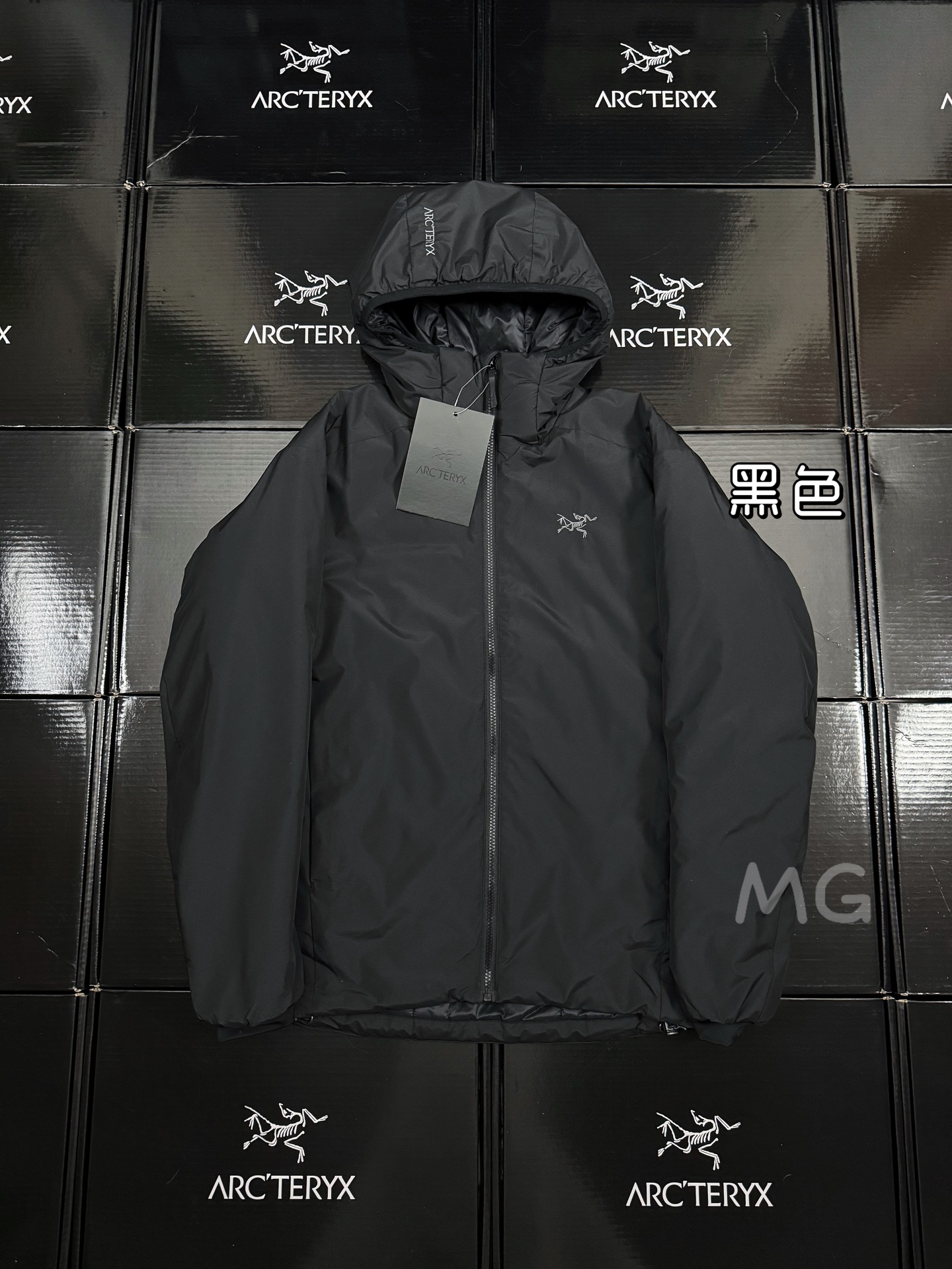 💰240 款号G65
顶级版本 Arcteryx始祖鸟 新款阿童木 Atom AR Hoody 刺绣Logo户外耐磨轻量防水防风保暖连帽夹克棉服外套
这款Atom棉服在被打湿后仍可锁温保暖,多次打包和拆包后仍可保持性能!面料透气、耐用,富有弹性的侧面嵌料贴合身形,
柔软灵活,保暖的StormHood™风帽更添暖意!
基本信息 全部性能!
用途:攀岩,高山攀登 ,防湿表层面料,透气,轻量! 可压缩打包,保暖,防风!
裁切:修身款式!
修身剪裁,适合作为内衣的!
面料:Tyono™20d防撕裂机织物 或轻薄的中间层穿着!
聚酯纤维/氨纶;锦纶;拼布:弹力抓绒布·拼接手肘,腋下插角布里料:20d锦纶填充物:60gsm聚酯纤维;·弹力针织袖口
·两个隐形拉链口袋,内侧拉链胸袋
·No Slip Zip™主拉链,定制TPU拉链头
·简洁可调的棉羽StormHood™兜帽设有有型的窄帽沿
,两个下摆调节扣
颜色:黑色 隐秘灰
尺码:S-2XL
胸围:58 60 62 64 66
衣长:74 75 76 77 78
肩宽:52 53 54 55 56
袖长:62 63 64 65 66