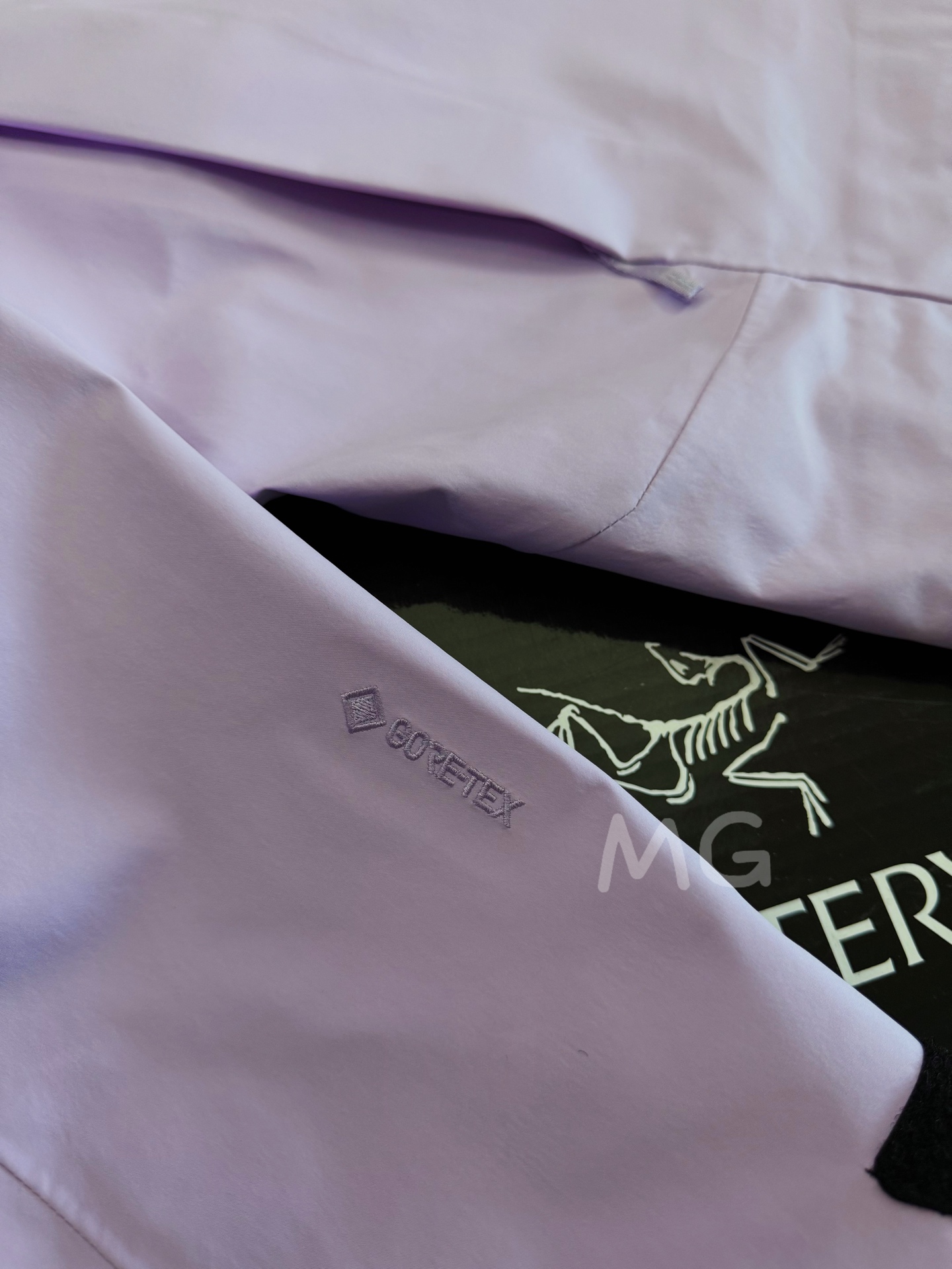 💰300 款号G67
Arc'teryx丨始祖鸟Side Winder 响尾蛇冲锋衣✅
▪️响尾蛇独特的斜拉链设计
▪️性能上会更好一些
▪️goretex 3L压胶面料
▪️版型上大致和老版的rush一致
▪️搭载了recco雪崩救援系统
▪️内里有比较薄的薄绒
▪️没有雪裙雪袖!我觉得爬山滑雪通勤
▪️这一件通吃!
颜色:黑色 紫色 雅致棕
尺码:XS-XL
胸围:118 122 126 130 134
衣长:60 62 64 66 68
xs推荐100斤以内
s推荐100-120斤
m推荐120-140斤
L推荐140-160斤
xl推荐160-180斤
这个系列是短款哦!!!注意看衣长