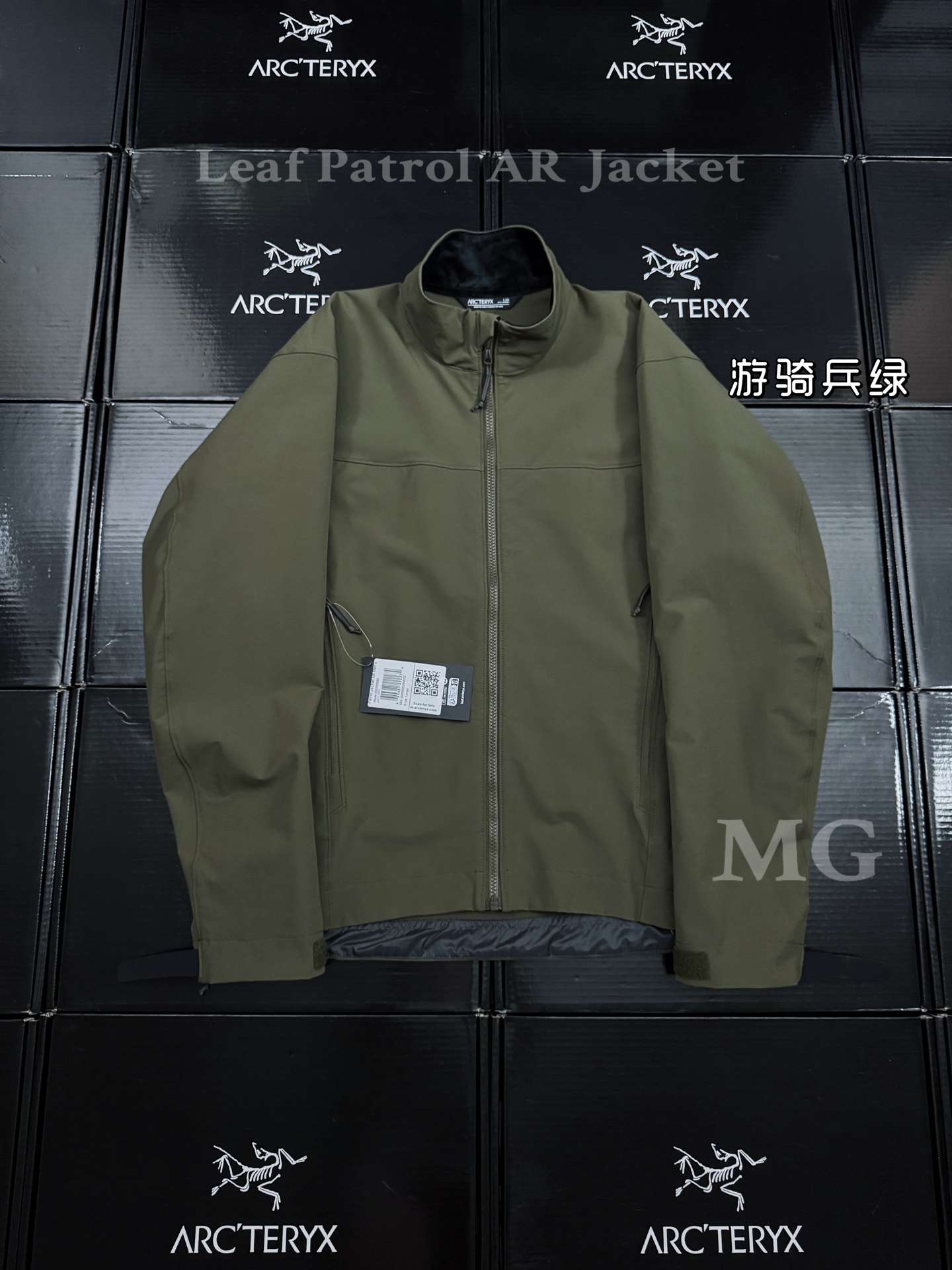 💰230 款号G84
Arcteryx/始祖鸟军鸟软壳巡逻夹克!
必入款,更MAN的军鸟,更低调的LOGO。
男女巡逻夹克 始祖鸟军鸟系列 Leaf patrol ar Patrol 纯色立领休闲夹克情侣款外套
👔面料
• 采用双链登山布和锦氨混纺面料,兼顾舒适性和实穿性。
• 双链底布增强面料硬挺感,避免软塌。
• 锦氨高弹性提升舒适性,面料自带肌理感。
• 双层防水涂层提升衣物的防水性能。
👔 做工与设计
• 正肩设计,增强肩部贴合度。
• 收腰设计,突出曲线,显瘦效果明显。
• 多种拼接设计让衣服版型更加立体。
• 运动时,衣服更加贴合身形。
• 开口袋和开拉链设计提升衣物的档次感。
颜色: 狼灰色 游骑兵绿 黑色
尺码:S M L XL 2XL
S M L XL 2XL
前中长:52.2 54 55.8 57.6 59.4
后中长:65.5 67.5 69.5 71.5 73.5
胸围: 116 120 124 128 132
袖长: 59.5 61 62.5 64 65.5