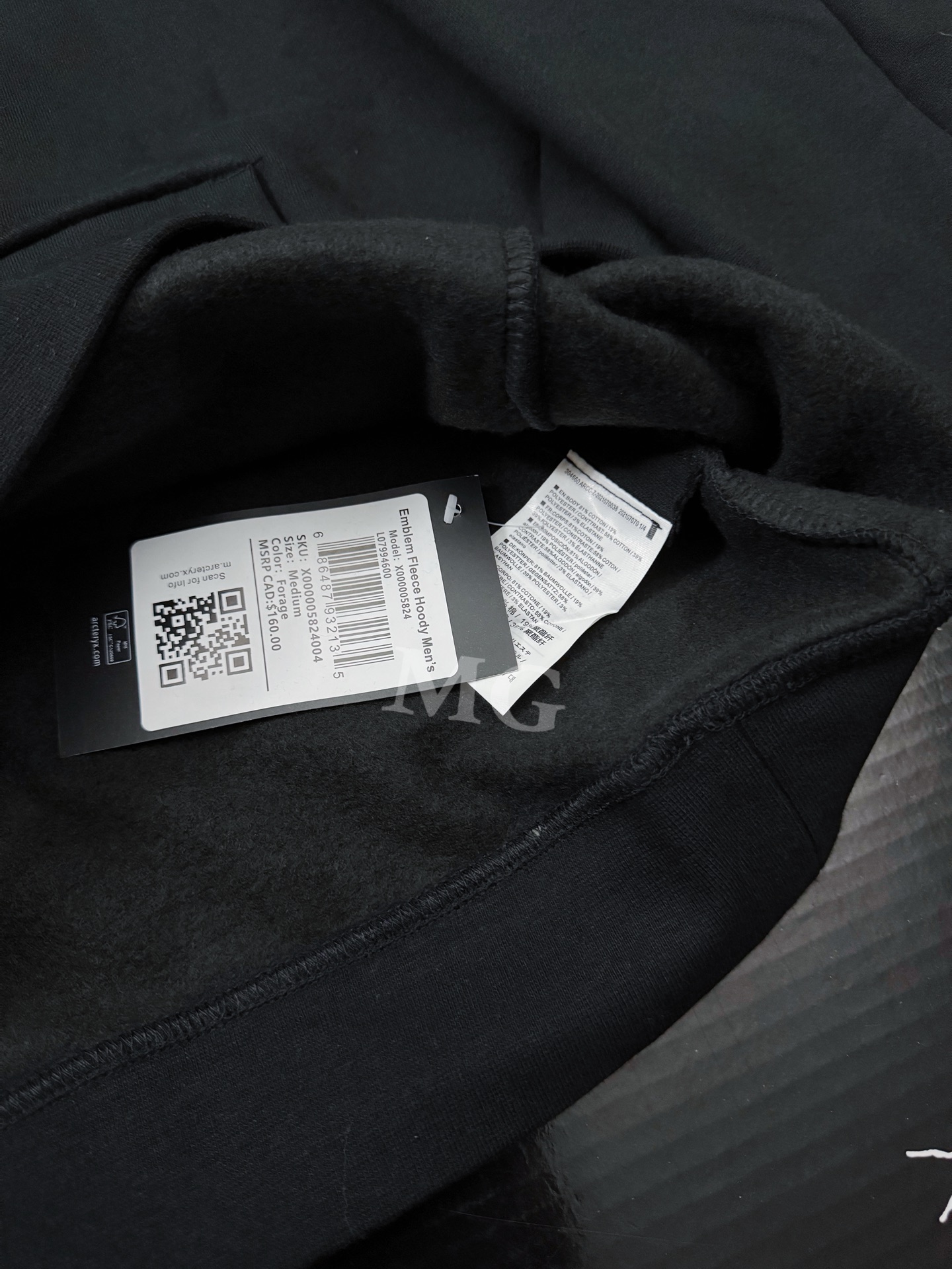 💰140 款号G89
顶级版本 Arcteryx/始祖鸟男女款Emblem纯色臂标连帽抓绒卫衣情侣款保暖卫衣
简约款而不简单 代工厂精致做工 腰边三片式拼接面料0.1走线 袖口螺纹均手工0.1压线工艺 完美还原正品版型 上身效果非常好!
鸟家原厂330克双纱抓绒面料 正品版型~
三个色随意对比专柜面料质感和颜色 如不一致 随意退货 品质保证!
三段式帽子 帽子内里是短袖汗布面料 !区分市面通货版本!口袋上均打了套结 不放过任何一个小细节!
简约款式 手臂上的刺绣鸟标 帽子上的Arc logo 均是鸟家同厂代工刺绣机绣花而成~
帽绳全部按照正品制作工艺定织定染而成 无论材质还是颜色 请你随意对比!
帽眼上的五金气眼 开模定制 都带有鸟家Arc的字母logo 原厂订单 预购从速!
吊牌 领标 水洗标 均与正品货号一致 吊牌可扫码~
尺码 肩宽 胸围 衣长 袖长
S 45 54 69 65
M 46 56 70 66
L 47 59 71 67
XL 49 62 73 69