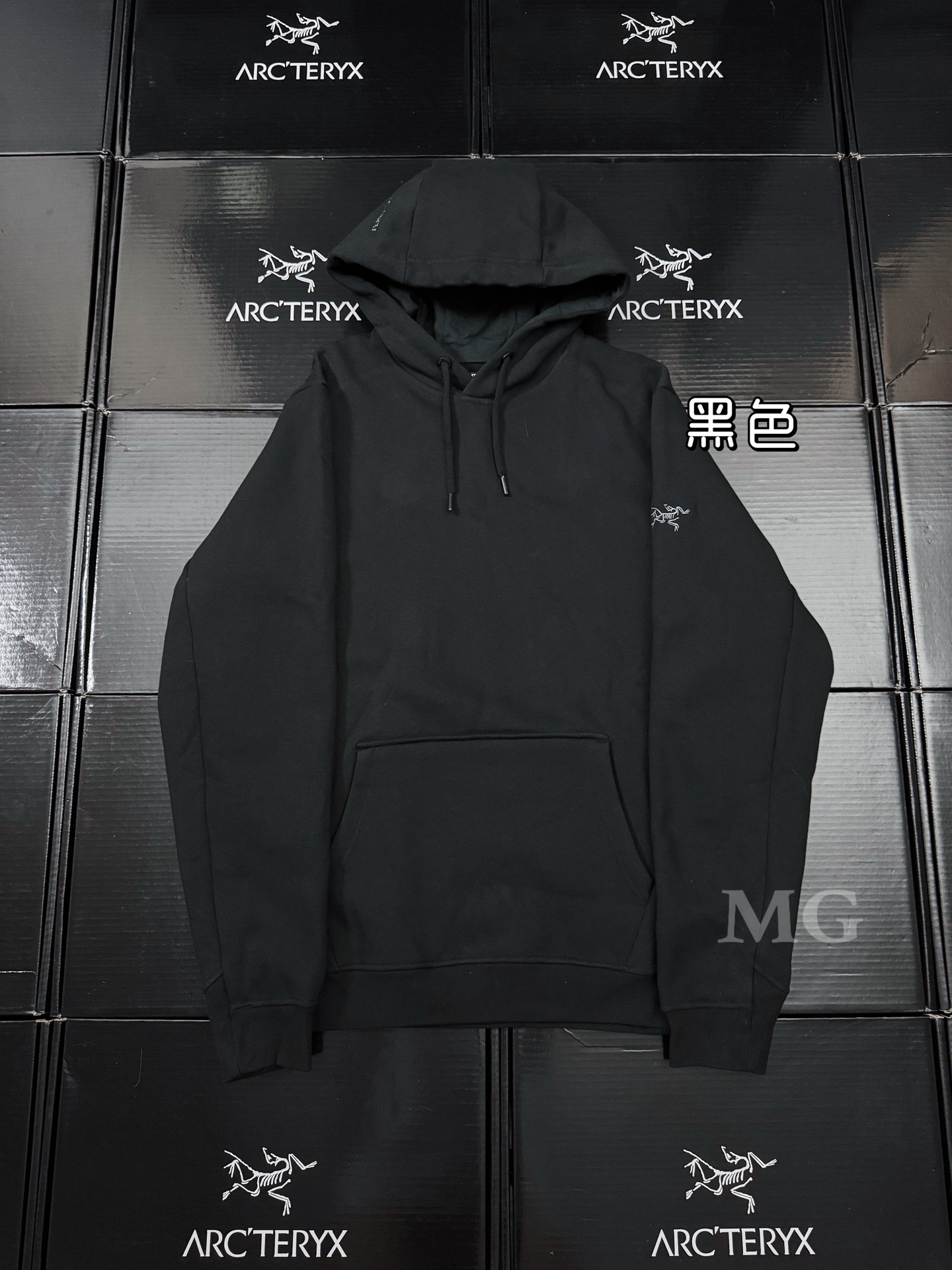 💰140 款号G89
顶级版本 Arcteryx/始祖鸟男女款Emblem纯色臂标连帽抓绒卫衣情侣款保暖卫衣
简约款而不简单 代工厂精致做工 腰边三片式拼接面料0.1走线 袖口螺纹均手工0.1压线工艺 完美还原正品版型 上身效果非常好!
鸟家原厂330克双纱抓绒面料 正品版型~
三个色随意对比专柜面料质感和颜色 如不一致 随意退货 品质保证!
三段式帽子 帽子内里是短袖汗布面料 !区分市面通货版本!口袋上均打了套结 不放过任何一个小细节!
简约款式 手臂上的刺绣鸟标 帽子上的Arc logo 均是鸟家同厂代工刺绣机绣花而成~
帽绳全部按照正品制作工艺定织定染而成 无论材质还是颜色 请你随意对比!
帽眼上的五金气眼 开模定制 都带有鸟家Arc的字母logo 原厂订单 预购从速!
吊牌 领标 水洗标 均与正品货号一致 吊牌可扫码~
尺码 肩宽 胸围 衣长 袖长
S 45 54 69 65
M 46 56 70 66
L 47 59 71 67
XL 49 62 73 69