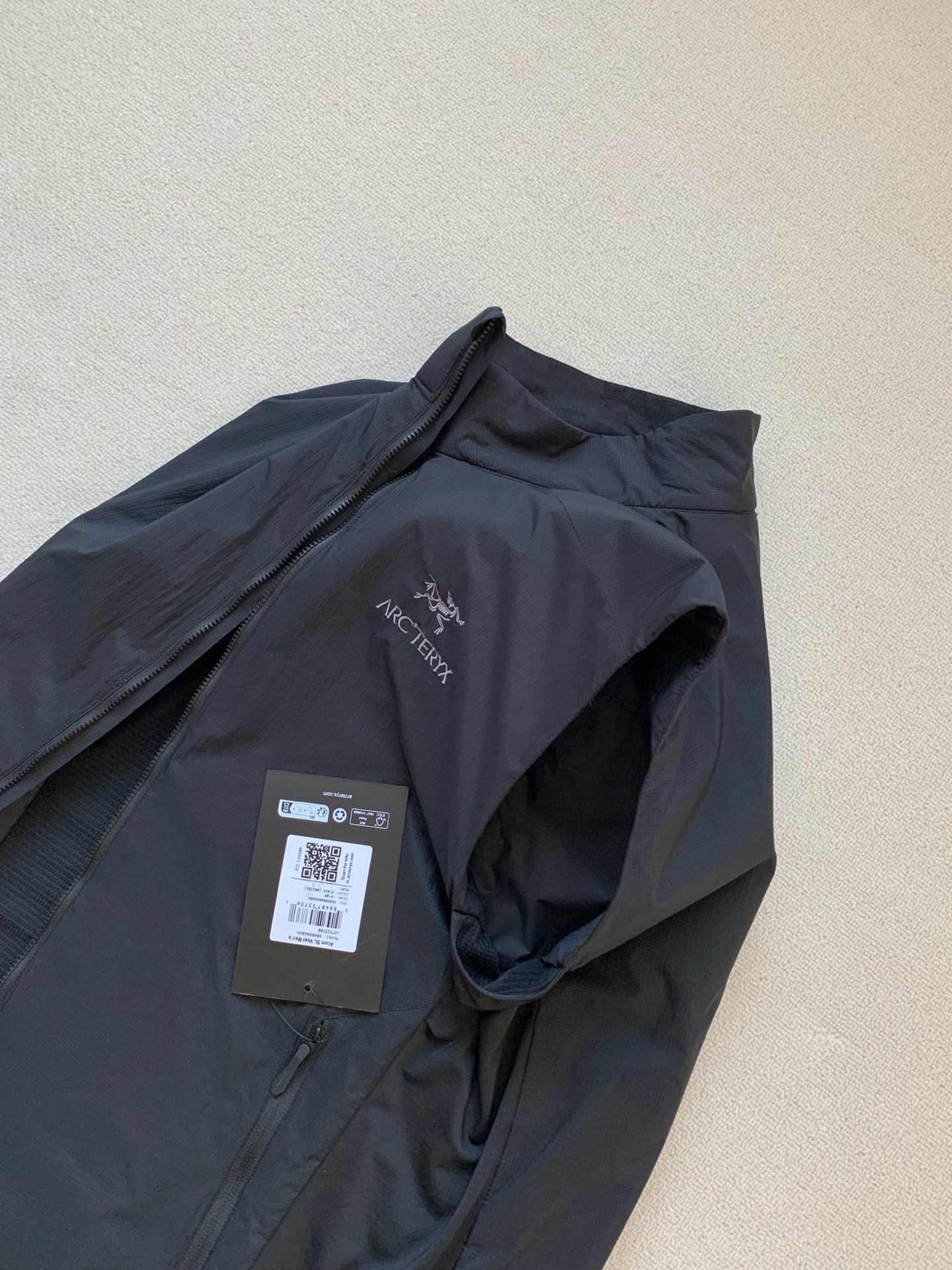 💰220 款号G91
始祖鸟阿童木Atom SL Vest 薄保暖棉马甲
Arc'teryx的Atom背心超轻便携,可轻松装入背包,适合夏季气温下降时穿着。可作为中间层或单独穿着,棉羽填充量适中,非常适合清晨跑步和登顶远眺时穿着。
⚠️原版就是薄棉设计,不是厚款不是质量差,刺客就是为了户外登山便携设计
弹力抓绒侧幅提高了通风透气性,且更加合身。
技术特点吸湿排汗透气
可压缩打包
保暖防风超轻薄下摆设计
可调下摆绳防止冷风进
颜色:黑色
尺码:S、M、L、XL、XXL
衣长:70 71 72 73 74
胸围:50 52 54 56 58
S码推荐120斤以内
M吗推荐140以内
L码推荐160 以内
XL码推荐180 以内
XXL推荐200以内