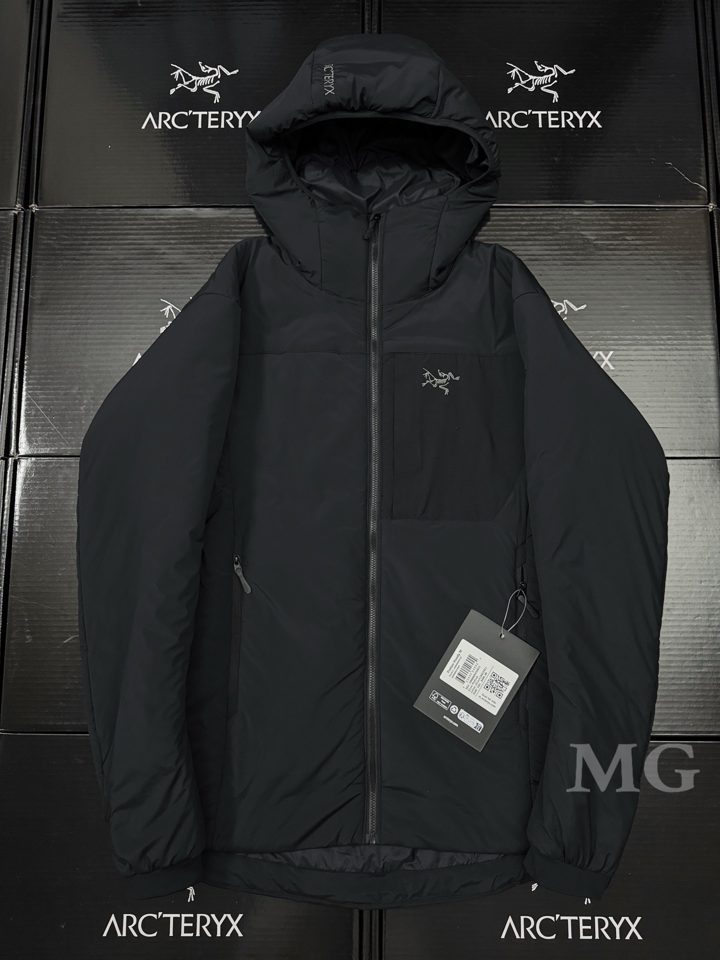 💰250 款号G25
ARC'TERYX始祖鸟 Proton LT Hoody男女款羽绒棉服户外登山情侣保暖外套连帽休闲上衣
始祖鸟Arcteryx Proton Hoody
男士户外薄款防风保暖棉服外套
Proton Hoody 以其硬挺耐磨的面料、出色的防风保暖性能和贴心的设计细节而受到消费者的喜爱,适合滑雪等户外活动。
1、轻便、耐久的防风面料,可耐磨,采用DWR防泼水处理,可防潮。
2、CoreloftTM合成保暖材料保暖强韧
3、可与头盔配套使用的保暖风帽
4、针织弹性袖口小巧轻便,方便穿着
5、可调节下摆抽绳可防止寒气入侵
面料:GossameraTM-100%尼龙 CoreloftM120保暖材料(120g/m2) Coreloft80保暖材料(80g/m2) Coreloft60保暖材料(60g/m2)
适用:各种活动
剪裁:运动剪裁,衣长至臀部
颜色:黑色
尺码:S M L XL 2XL
S M L XL 2XL
衣长: 68 70 72 74 76
肩宽: 49 50 51 52 53
袖长: 63 64 65 66 67
胸围: 108 112 116 120 124