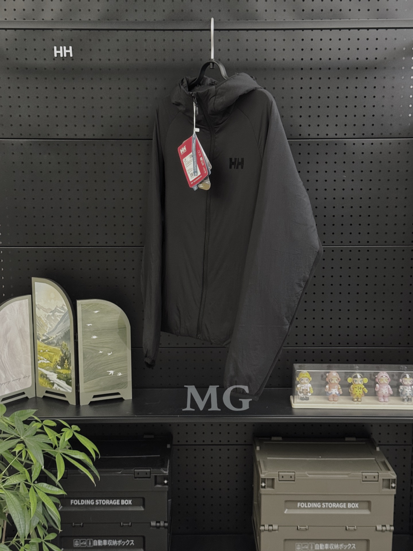 💰230 款号M17
HH海丽汉森Helly Hansen男女款奥丁棉服情侣款 Active+金标P棉 460g保暖不输羽绒服功能性超轻超柔软棉夹克 这款Odin 弹力连帽保暖衣 轻盈 透气 内里填充聚酯纤维,绝缘材料由Primaloft Gold Active中组成,配有兜帽和带内部防风片的前拉链。袖子有松紧边缘,袖子下方有弹力镶片,可提供额外 活动自由度。两侧拉链式口袋,底部有可调节抽绳 胸口和帽子都带字母印花logo 两侧和袖子都拼接弹力轻质材质 内里加绒 透气性好
超级柔软,重量很轻,但是很暖和,P棉最大的好处,遇到潮湿,极寒环境不打结,提供比较稳定的形态,保暖效果,和舒适体验新款男士连帽棉服夹克外套!官网同步在售,客供轻量化科技防风防水面料,内里P棉填充,柔软轻盈,保暖舒适!腋下两侧高弹绒布拼接,户外运动也不会有束缚感!胸前精美小标logo印花,两侧拉链口袋,
帽檐、袖口、下摆包边包条,原版五金辅料,做工细节都无可挑剔,上身效果一级棒,喜欢的兄弟不要错过!
颜色:黑色 灰色
尺码:S M L XL 2XL
S:肩宽44.5 胸围110 衣长66
M:肩宽46 胸围114 衣长68
L:肩宽47.5 胸围118 衣长70
XL:肩宽49 胸围122 衣长72
2XL:肩宽50.5 胸围126 衣长74