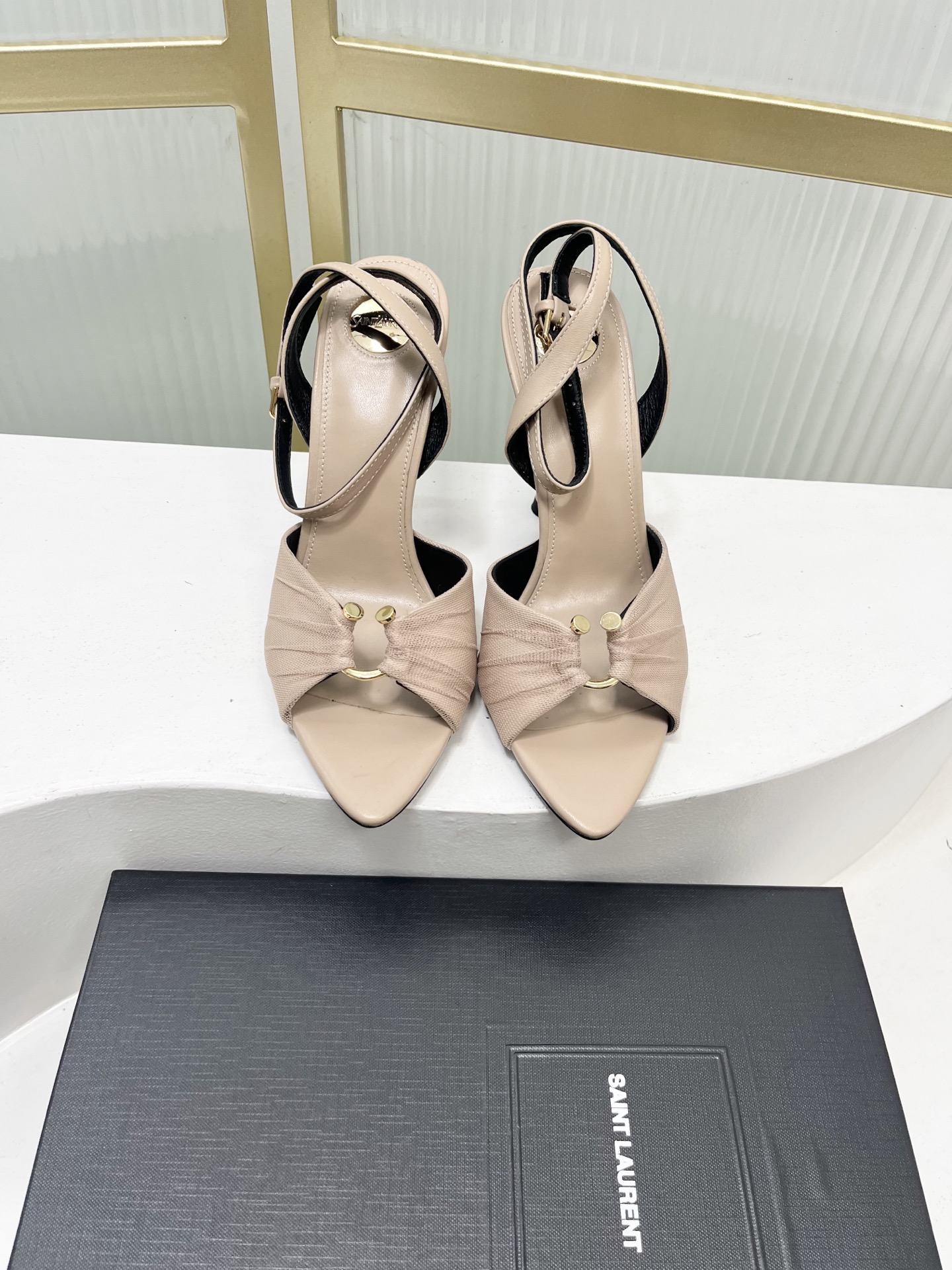 Saint Laurent Elegante Beige Sandalen met Hoge Hak en Puntige Neus - Maat 35-39