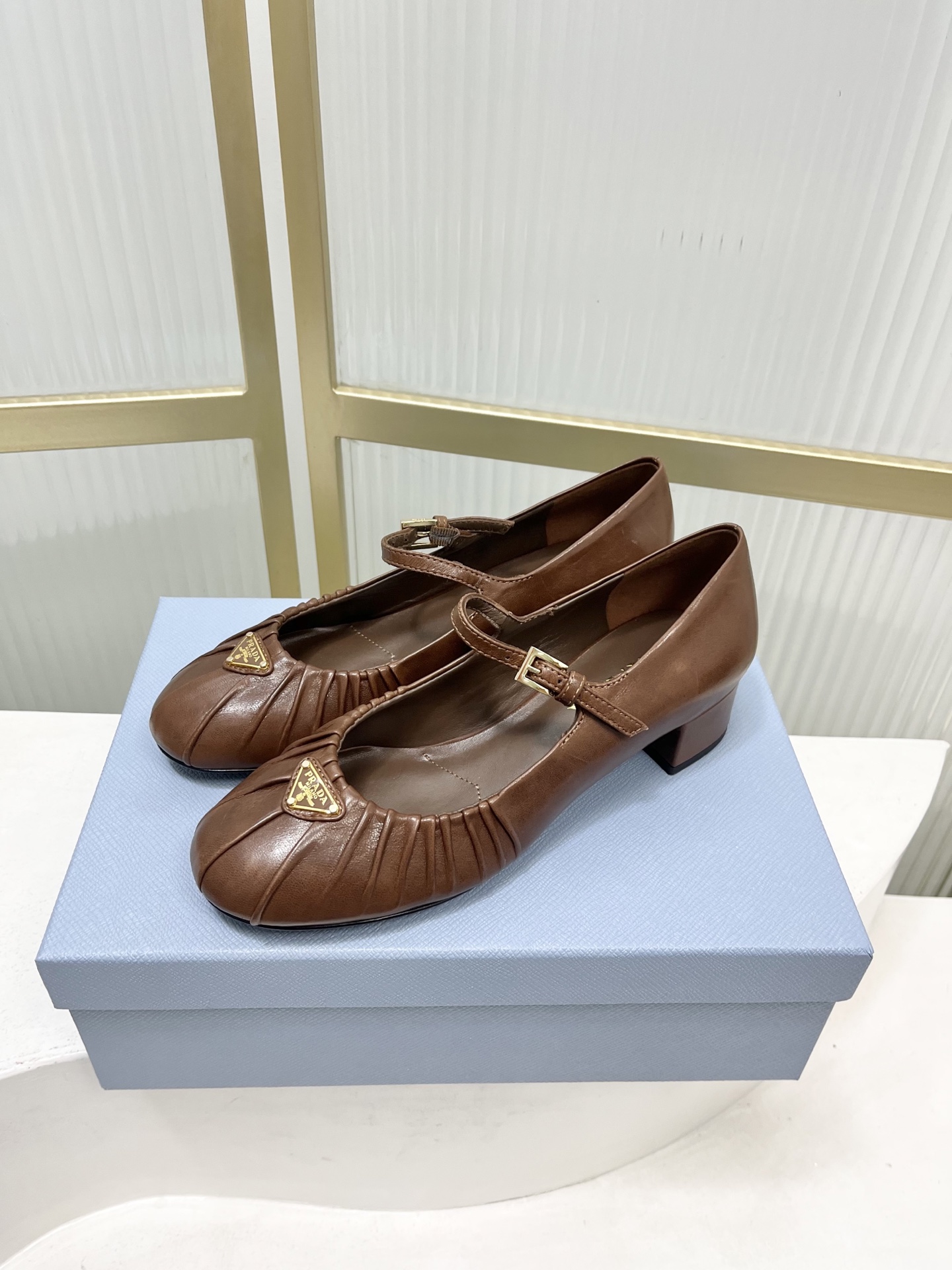 Prada Prad*普拉达金属三角标皱皮芭蕾舞鞋圆头舒适玛丽珍单鞋