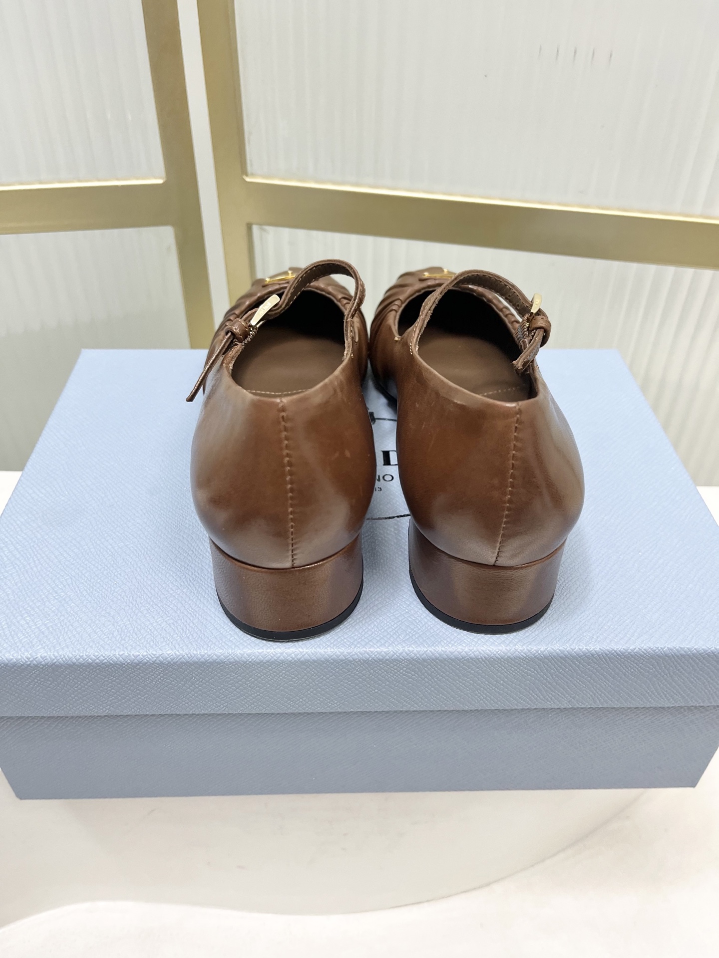 Prada Prad*普拉达金属三角标皱皮芭蕾舞鞋圆头舒适玛丽珍单鞋
