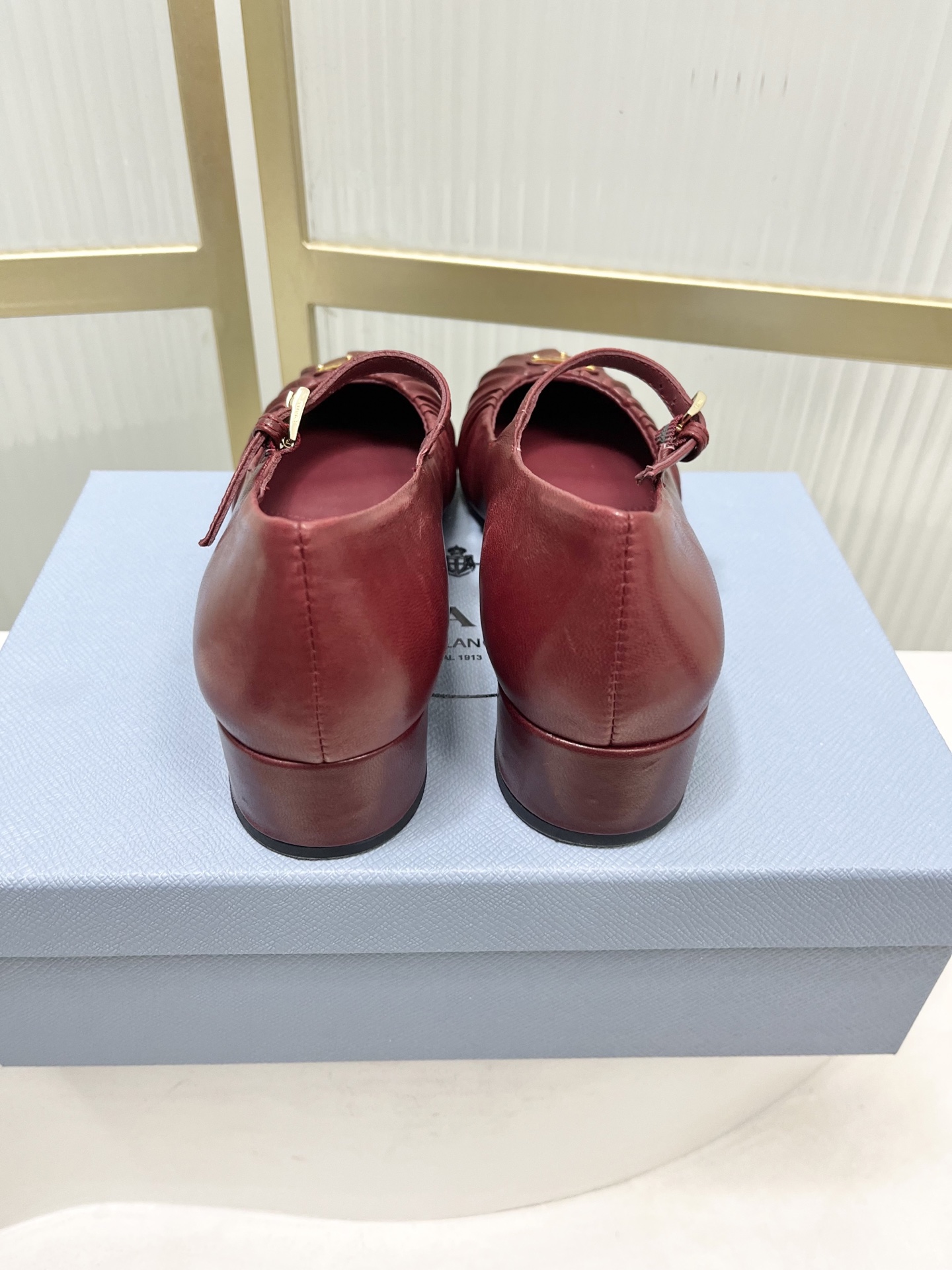Prada Prad*普拉达金属三角标皱皮芭蕾舞鞋圆头舒适玛丽珍单鞋