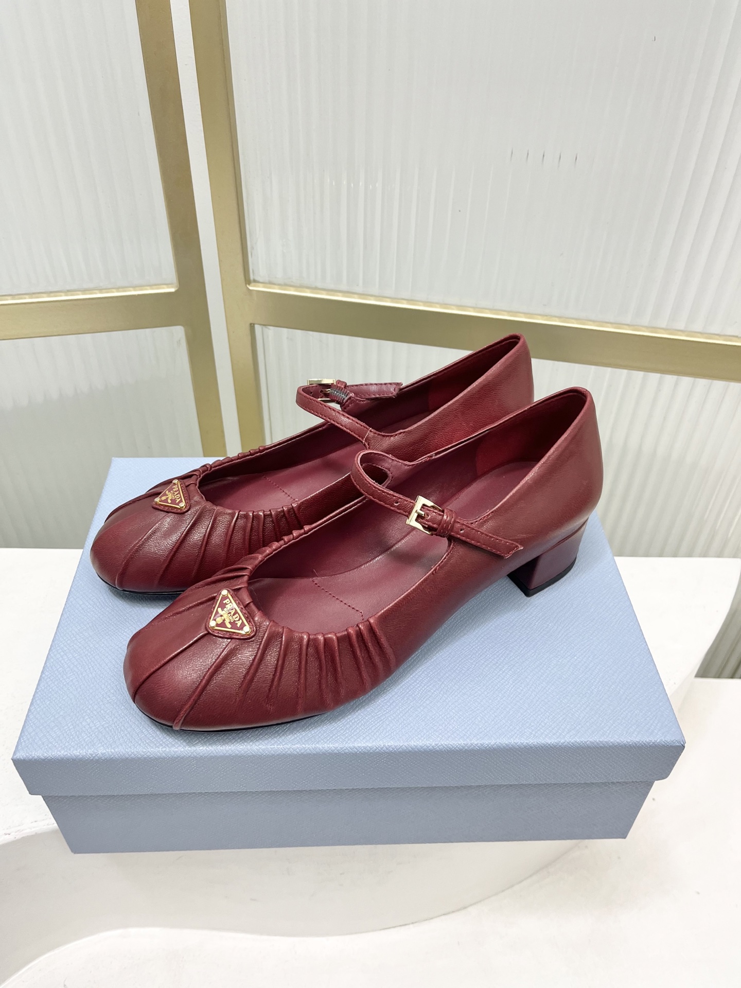 Prada Prad*普拉达金属三角标皱皮芭蕾舞鞋圆头舒适玛丽珍单鞋