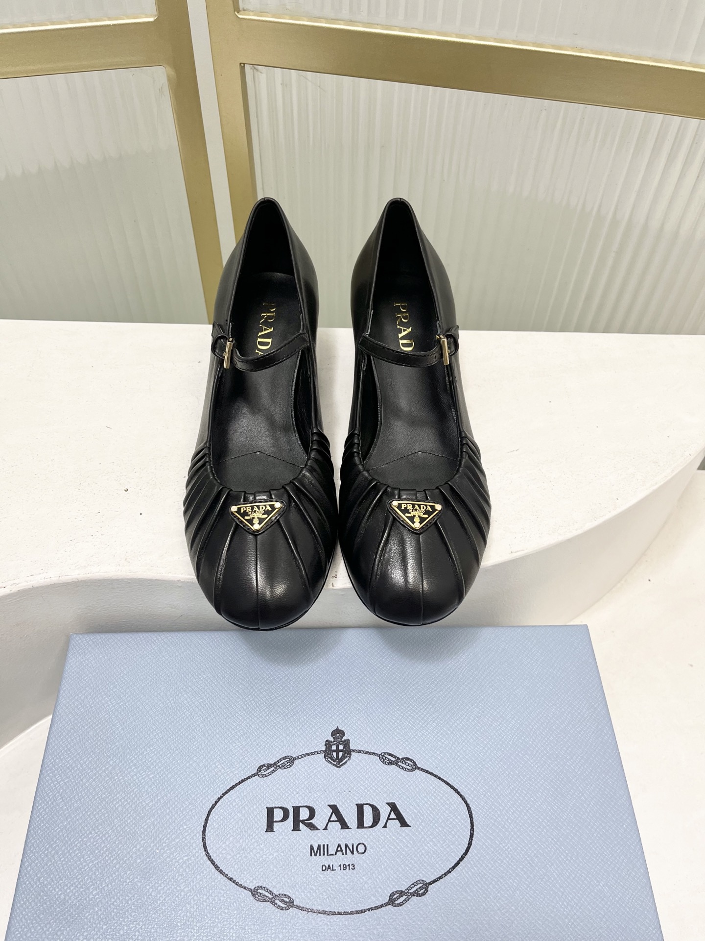 Prada Prad*普拉达金属三角标皱皮芭蕾舞鞋圆头舒适玛丽珍单鞋