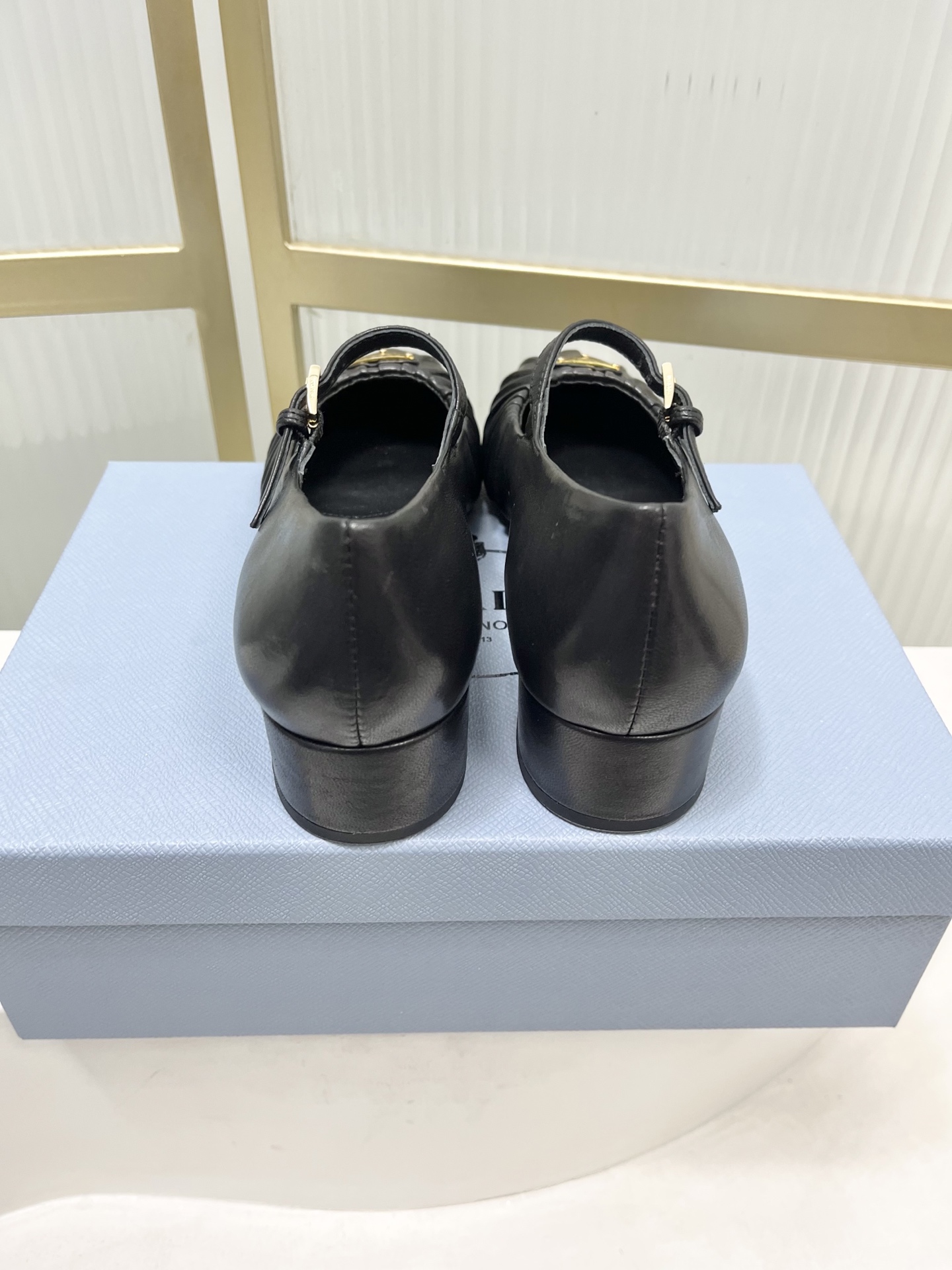 Prada Prad*普拉达金属三角标皱皮芭蕾舞鞋圆头舒适玛丽珍单鞋