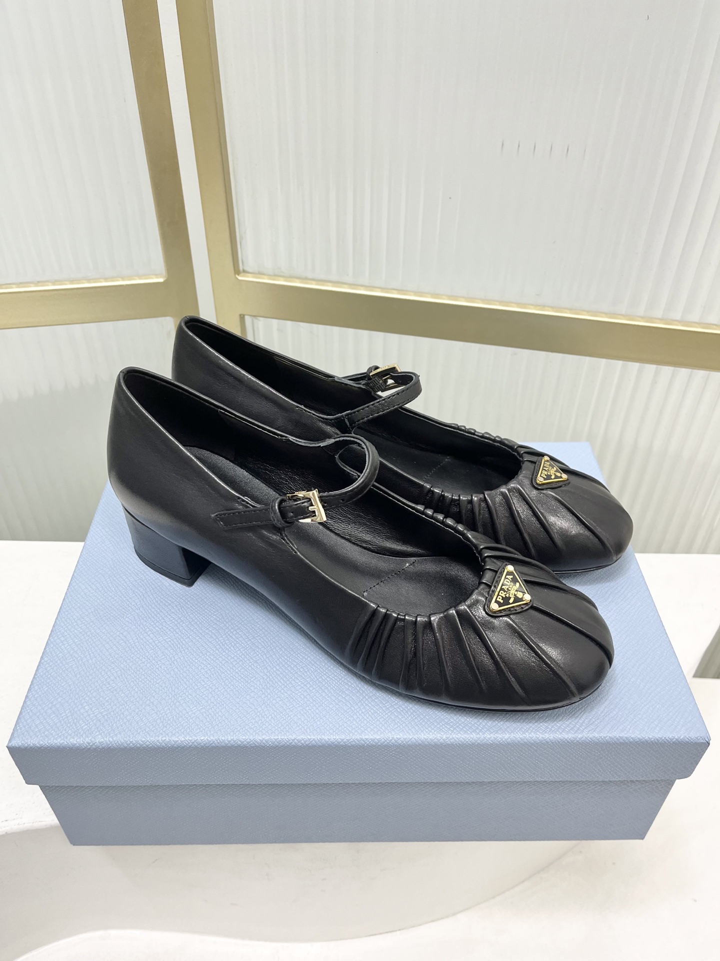 Prada Prad*普拉达金属三角标皱皮芭蕾舞鞋圆头舒适玛丽珍单鞋