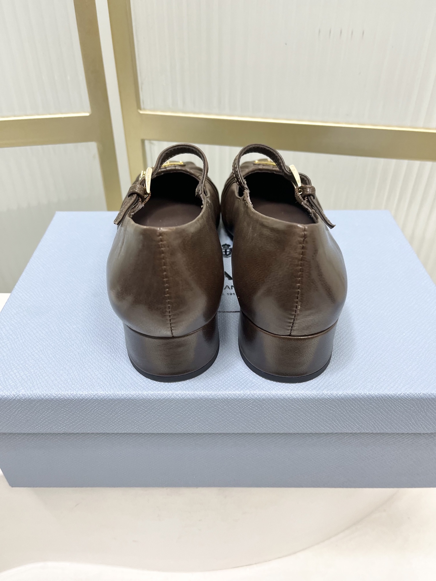 Prada Prad*普拉达金属三角标皱皮芭蕾舞鞋圆头舒适玛丽珍单鞋