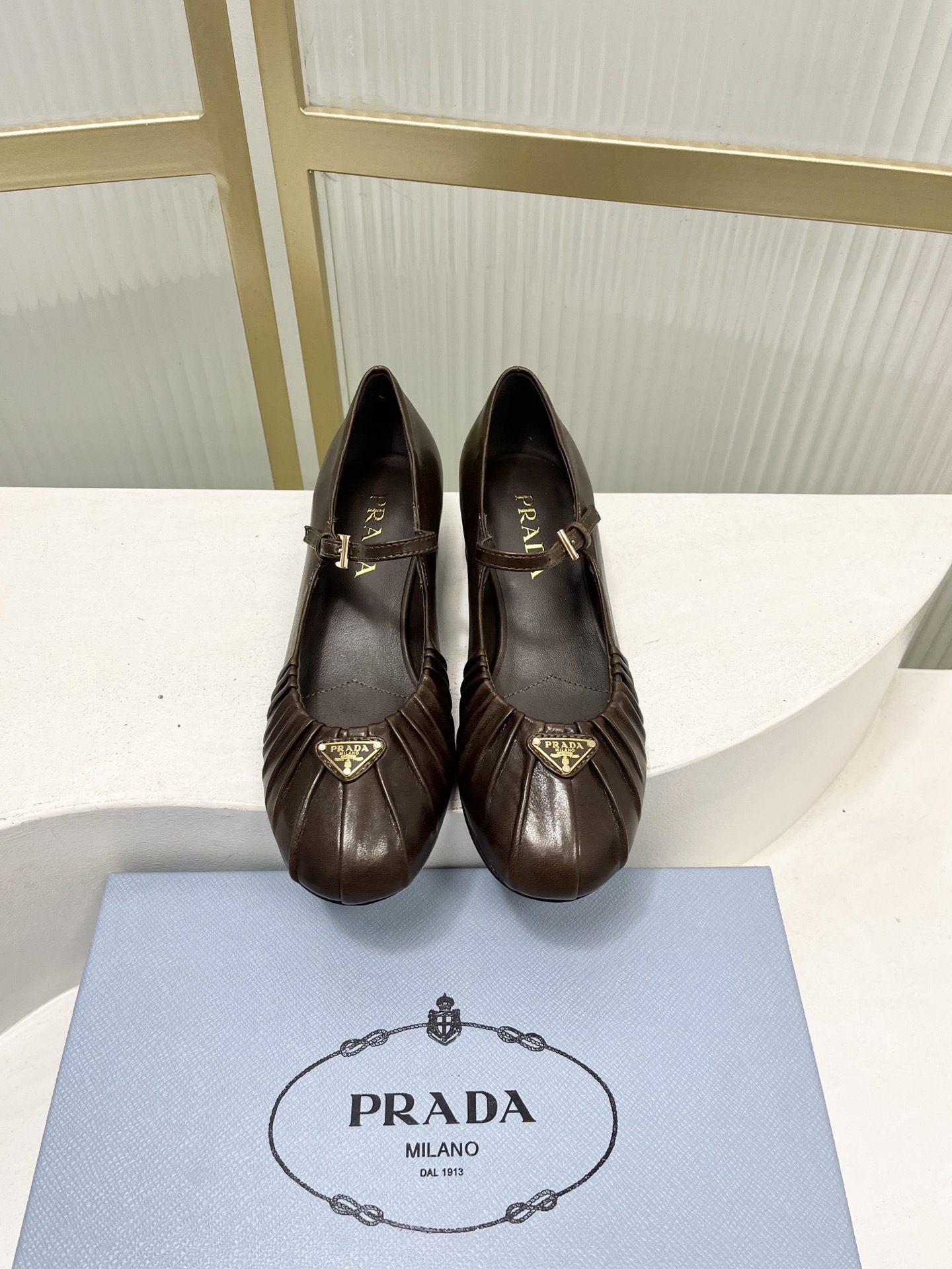 Prada Prad*普拉达金属三角标皱皮芭蕾舞鞋圆头舒适玛丽珍单鞋