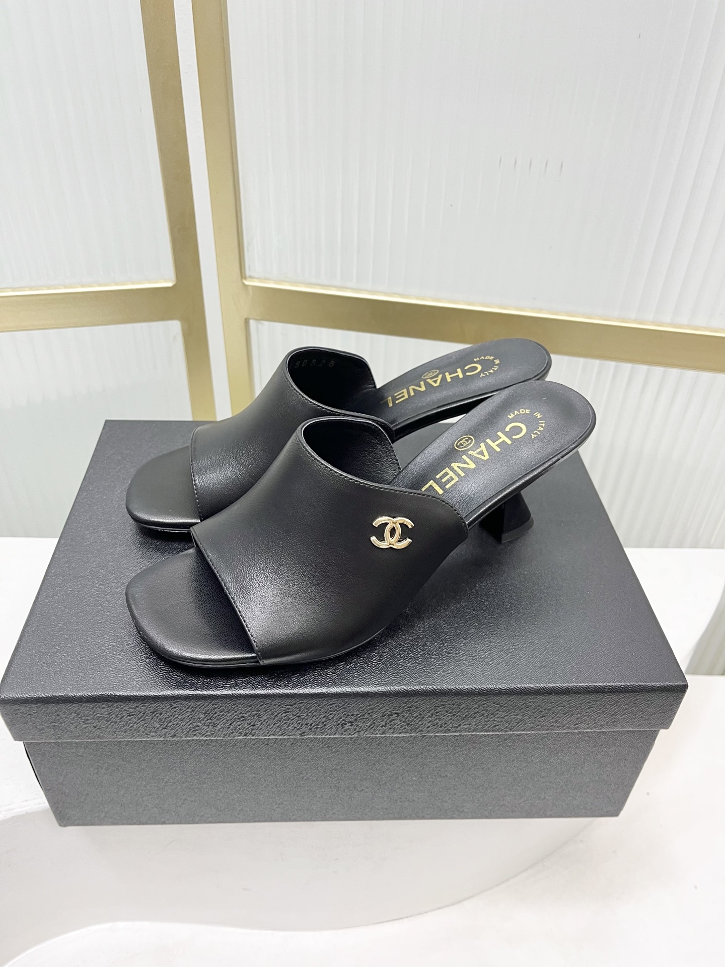 Chanel chane*小香26早春新款喇叭跟漆皮面半拖鞋