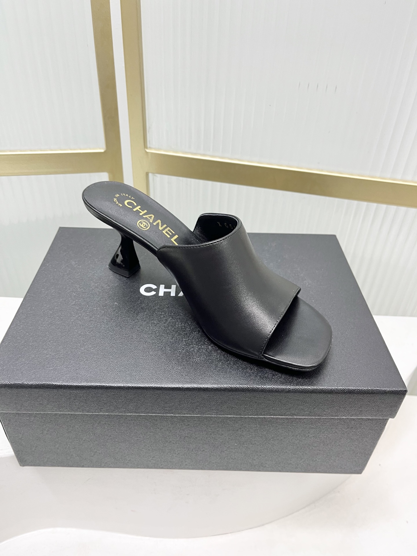 Chanel chane*小香26早春新款喇叭跟漆皮面半拖鞋