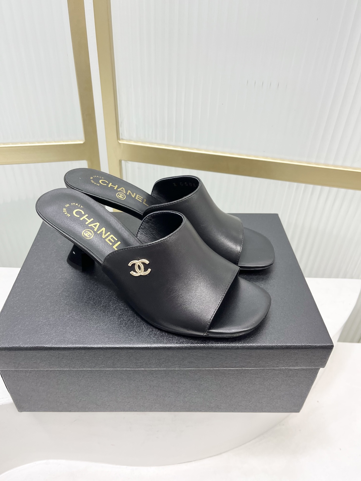 Chanel chane*小香26早春新款喇叭跟漆皮面半拖鞋