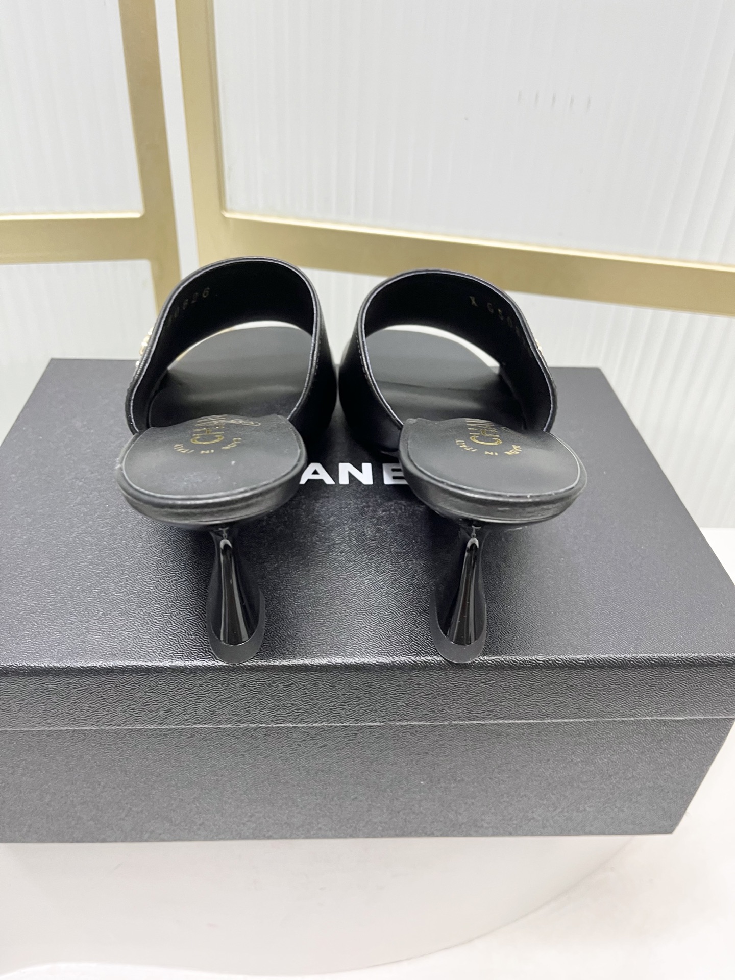 Chanel chane*小香26早春新款喇叭跟漆皮面半拖鞋