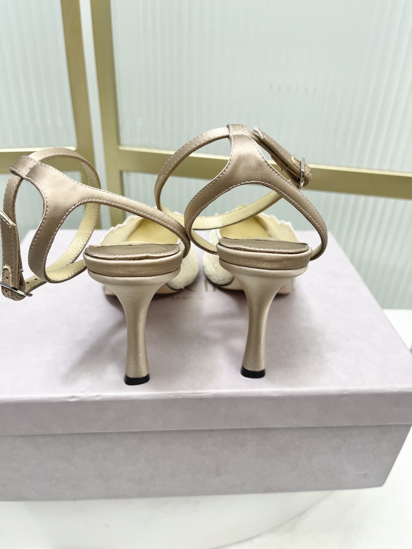 Jimmy Choo JimmyCho*Jc吉米周26早春新款尖头蕾丝后空高跟凉鞋
