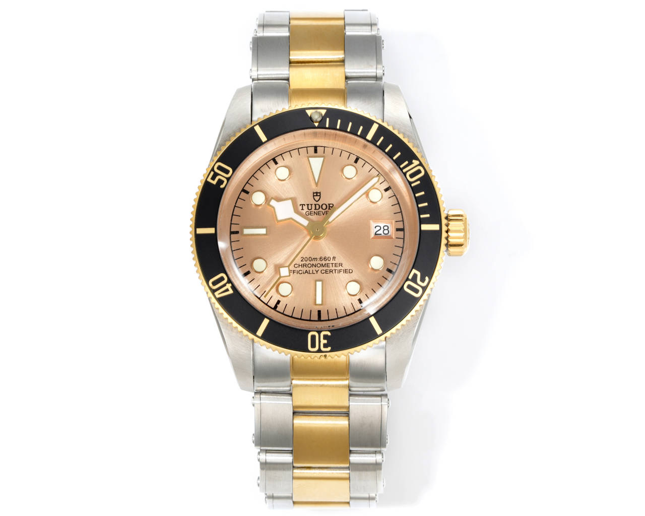 NO:393903,V2 upgraded version of Tudor TUDOR Biwan series is undoubtedly a huge product line for Tudor. This year, a brand new monochrome Biwan was launched. With its absolute strength, it is considered to be the substitute of Rolex's Wuli Black Water Ghost!  This new monochrome Biwan launched this year also ushered in the third innovation in Biwan’s watchmaking technology and renewed aesthetic style. 1. The new Biwan ushered in a new reform, upgraded to luminous beads, and the authentic synchronous concave type is paired with a round arched sapphire watch mirror, which makes it more retro. 2. The watch is made of stainless steel, and has been finely polished and matte to present a unique texture and gloss. Like the Rolex Water Ghost, the case adopts 41mm size, which also follows the diameter of the 'original' Biwan, which is suitable for daily wear, and can also show the atmosphere and exquisiteness of the watch. 3. The steel belt uses five-bead and three-bead steel belts, and has been upgraded to provide a micro-tight buckle design, which is more suitable for wearing!  Paired with the Swiss caliber 2824, it is accurate and stable when walking!  ,,rolex19860909V2升级版帝舵 TUDOR碧湾系列对于帝舵来说,无疑是一个庞大的产品线,在今年推出了一只全新的单色碧湾,以绝对的实力被认为是劳力士无历黑水鬼的平替！今年推出的这只全新单色碧湾,也迎来了碧湾第三次制表科技和焕新美学风格上的革新. 1.新款碧湾迎来新的改革,升级夜光珠,而正品同步凹入式,搭配的是圆拱形蓝宝石表镜,更显复古感  2.腕表采用不锈钢材质打造表壳,经过精细的磨光与磨砂处理,呈现出独特的质感和光泽度.同劳力士水鬼一样,表壳采用41毫米尺寸,也是沿袭了“原版”碧湾的直径,既适合日常佩戴,又能展现出腕表的大气与精致. 3.钢带采用五珠和三珠钢带,升级微拉扣设计,更加贴合方便戴！搭配瑞士2824机芯,走时精准稳定！,,rolex,Watch