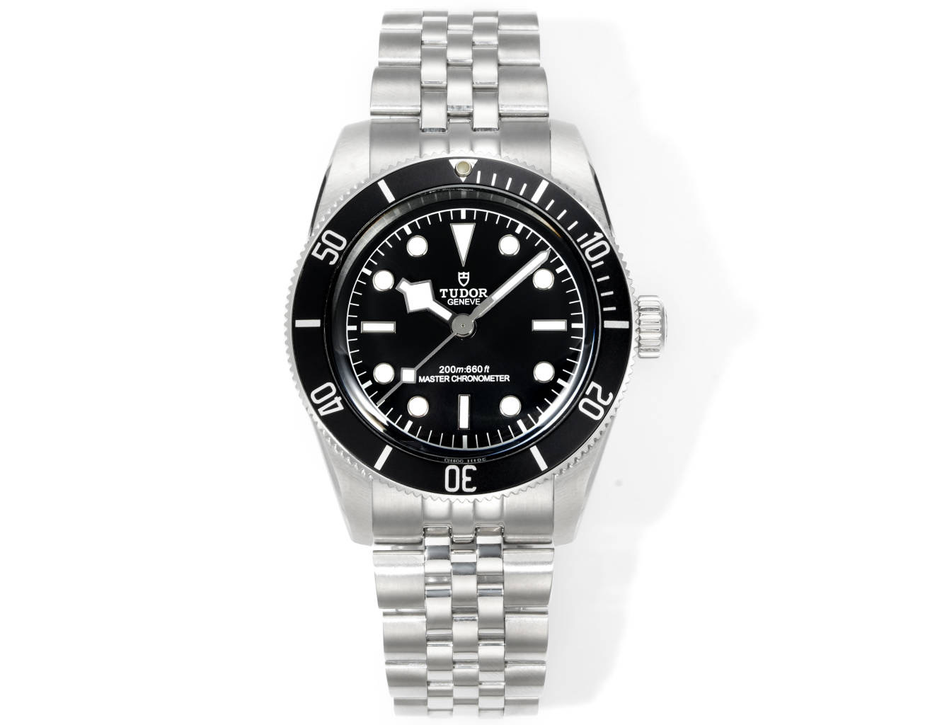 NO:741686,The V2 Factory Tudor TUDOR Black Bay series is undoubtedly a huge product line for Tudor. This year, a brand new monochrome Black Bay was launched. With its absolute strength, it is considered to be the replacement of the Rolex Blackwater Ghost!  The new single-color Biwan launched this year also ushered in Biwan's third innovation in watchmaking technology and new aesthetic style. 1. The new Biwan has ushered in a new reform, upgraded luminous beads, and the genuine version is simultaneously recessed and paired with a domed sapphire mirror, which gives a more retro feel  2. The case of the watch is made of stainless steel, which has been finely polished and frosted to give it a unique texture and gloss. Like the Rolex Submariner, the case is 41 mm in size, which also follows the diameter of the 'original' Biwan. It is suitable for daily wear and shows the grandeur and sophistication of the watch. 3. The steel band uses five-bead and three-bead steel bands, and has an upgraded micro-pull buckle design, making it more fitting and easier to wear!  Equipped with Swiss 2824 movement, the travel time is accurate and stable!!!,,rolex19860909V2厂帝舵 TUDOR碧湾系列对于帝舵来说,无疑是一个庞大的产品线,在今年推出了一只全新的单色碧湾,以绝对的实力被认为是劳力士无历黑水鬼的平替！今年推出的这只全新单色碧湾,也迎来了碧湾第三次制表科技和焕新美学风格上的革新. 1.新款碧湾迎来新的改革,升级夜光珠,而正品同步凹入式,搭配的是圆拱形蓝宝石表镜,更显复古感 2.腕表采用不锈钢材质打造表壳,经过精细的磨光与磨砂处理,呈现出独特的质感和光泽度.同劳力士水鬼一样,表壳采用41毫米尺寸,也是沿袭了“原版”碧湾的直径,既适合日常佩戴,又能展现出腕表的大气与精致. 3.钢带采用五珠和三珠钢带,升级微拉扣设计,更加贴合方便戴！搭配瑞士2824机芯,走时精准稳定!!!,,rolex,Watch