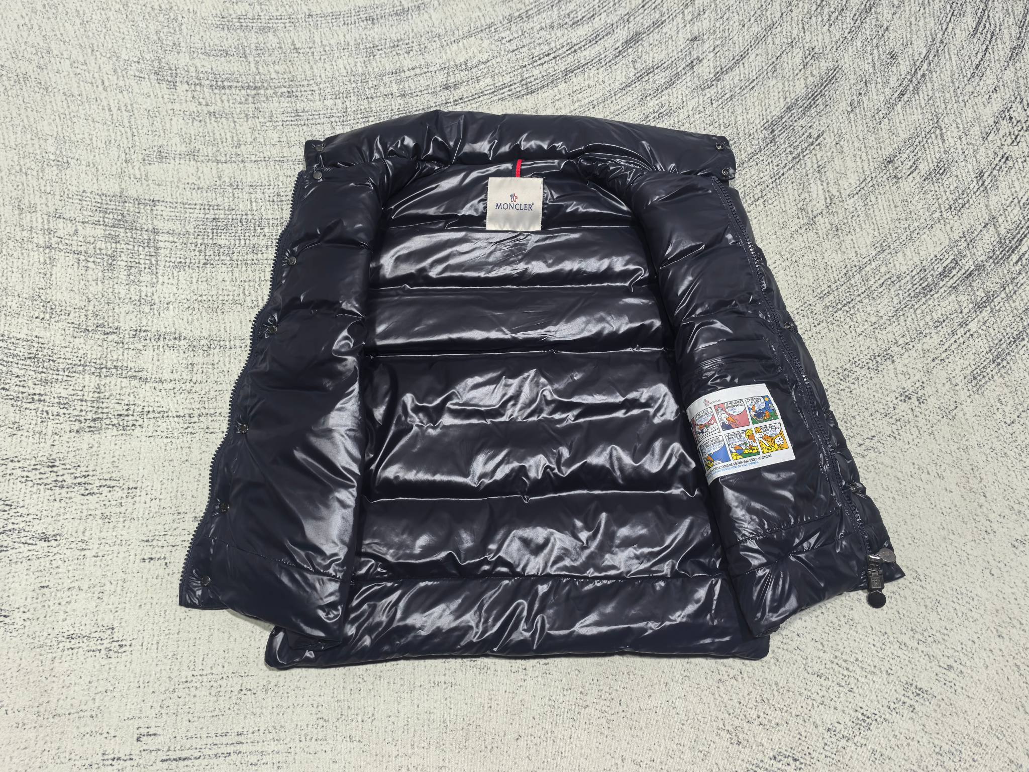 高品質藏青色バッグ - スタイリッシュで実用的