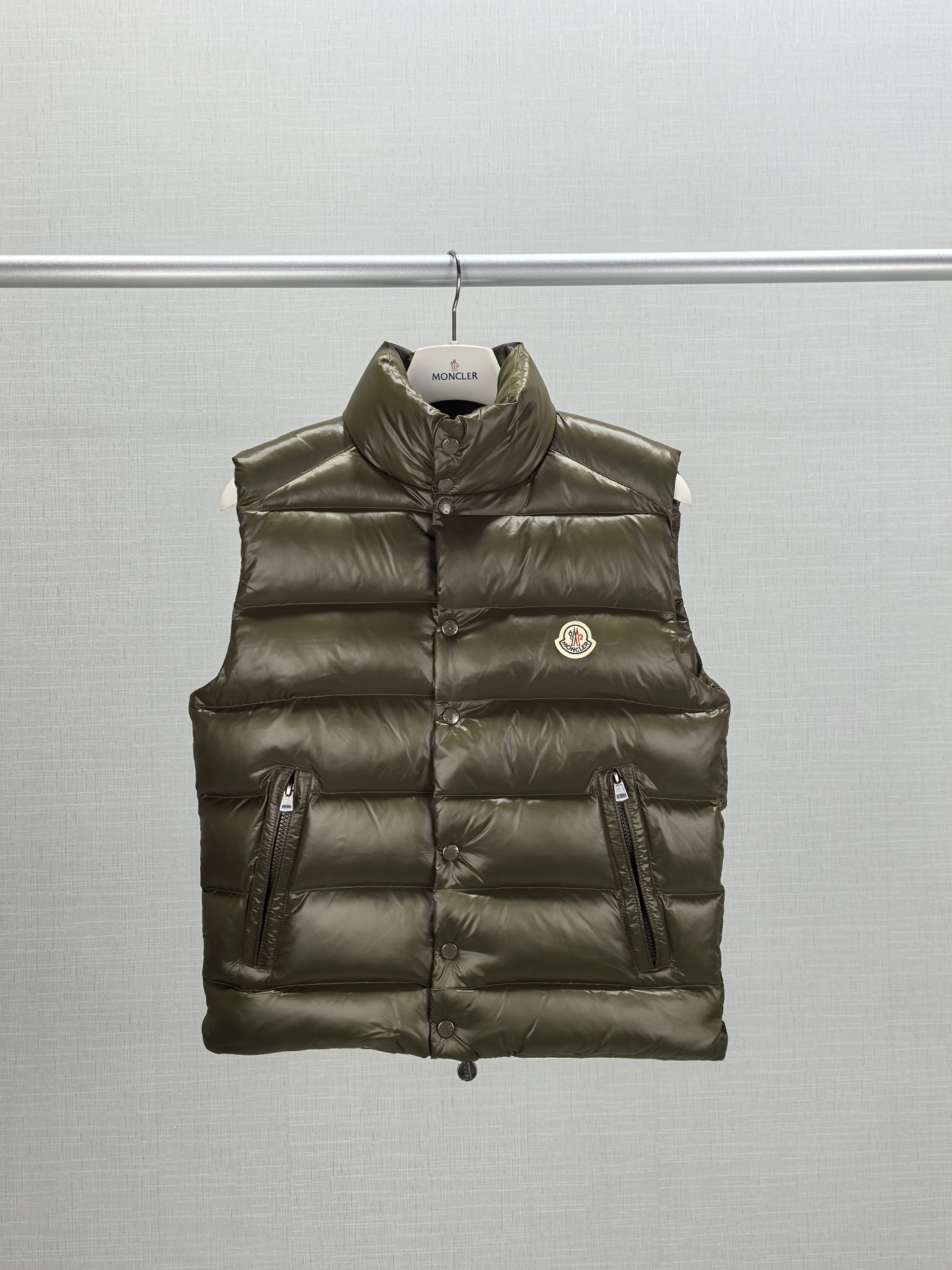 橄榄绿ビジュアルアートバッグ - スタイリッシュで機能的なデザイン