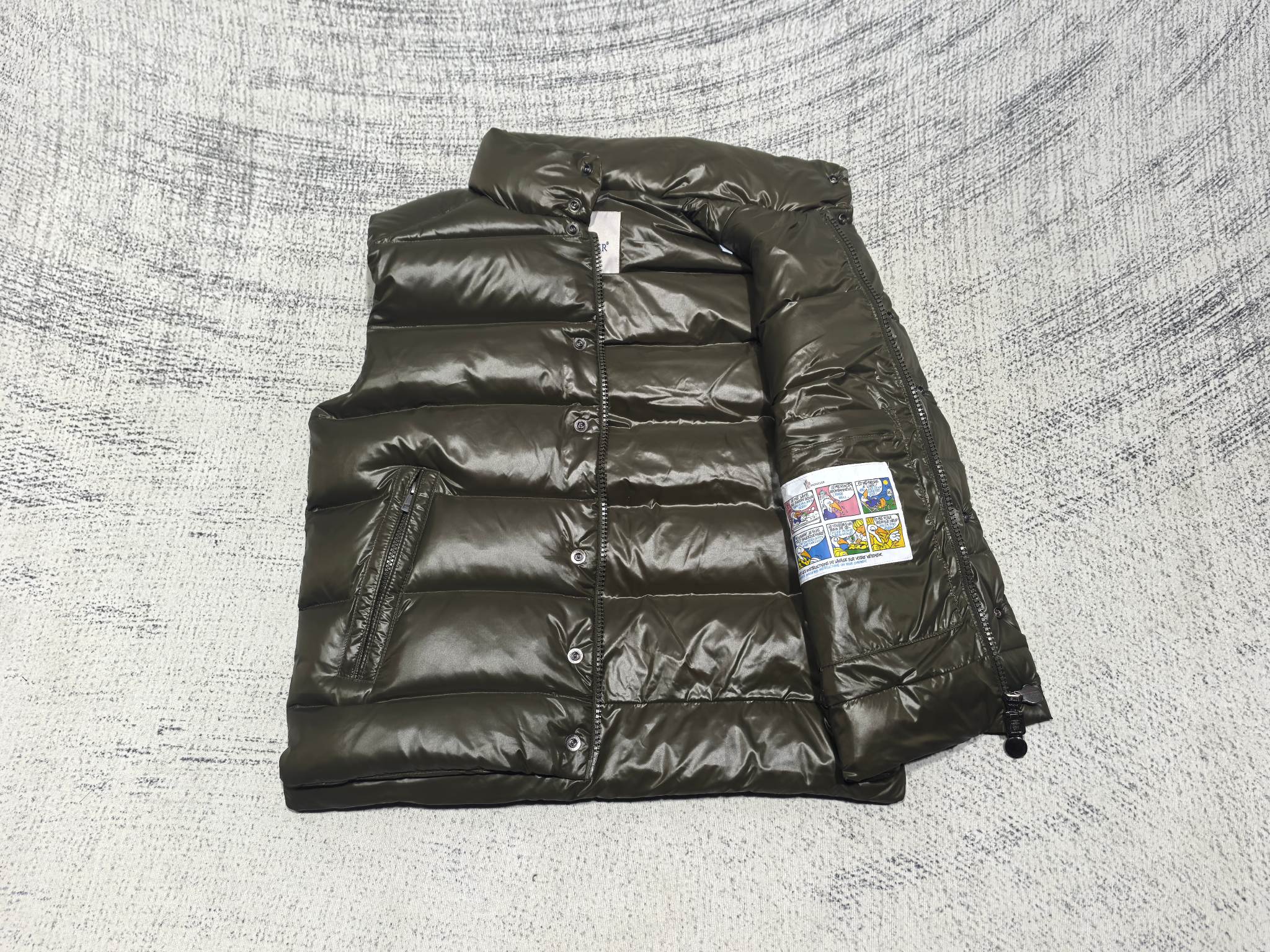 橄榄绿ビジュアルアートバッグ - スタイリッシュで機能的なデザイン