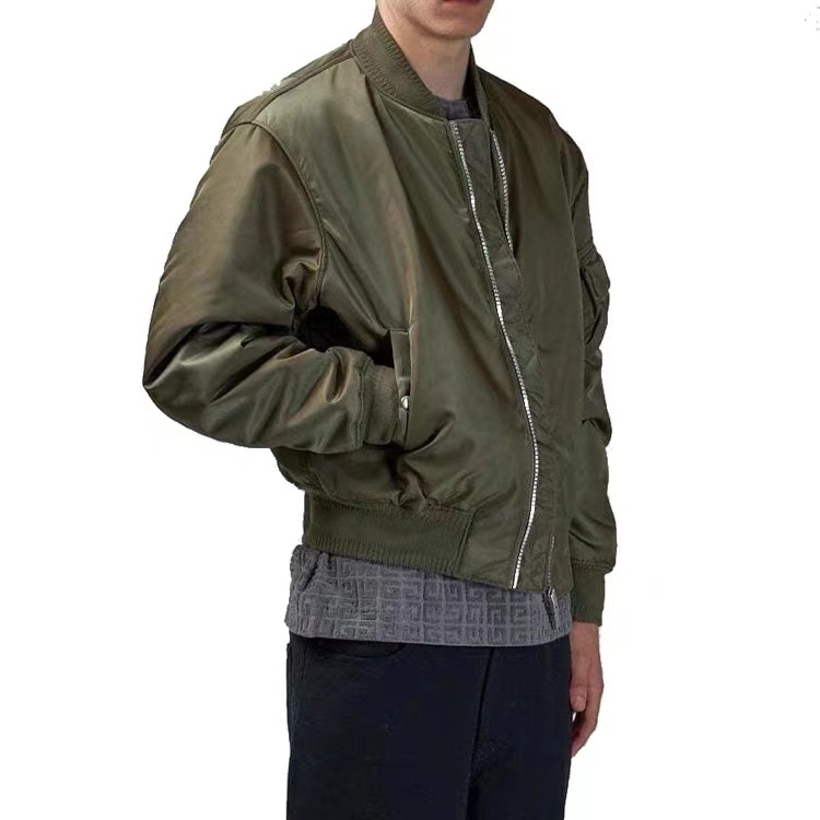 Givenchy纪梵希2024新款标志印花拉链飞行员夹克多口袋飞行员夹克带有衬里设有2个按扣口袋背面饰以