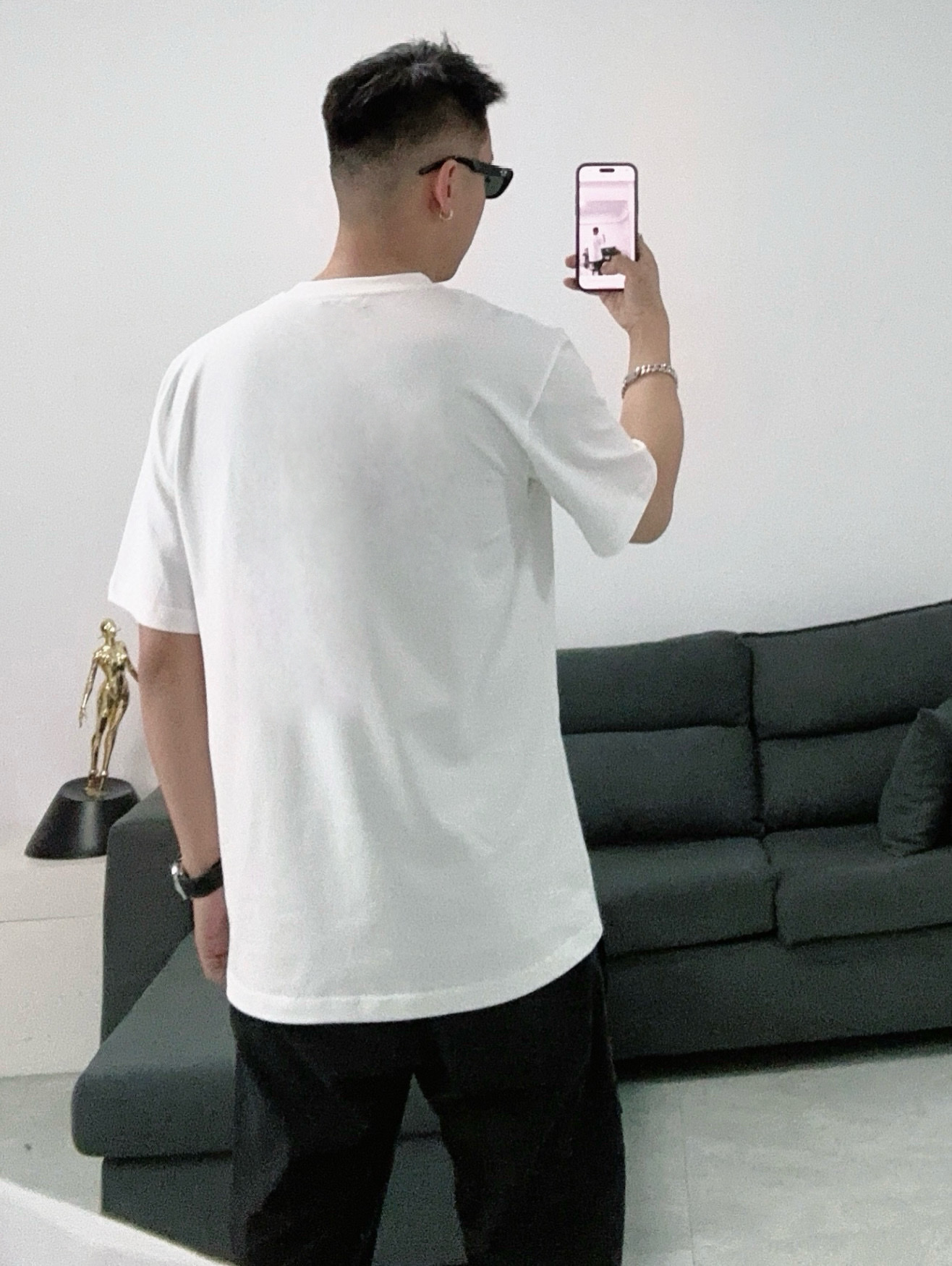  Celine/赛琳2025新款纯色凯旋门刺绣短袖T恤男女同款
本款短袖T恤TRIOMPHE刺绣，宽松版
