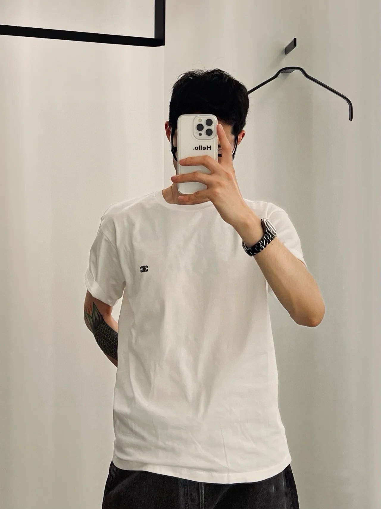  Celine/赛琳2025新款纯色凯旋门刺绣短袖T恤男女同款
本款短袖T恤TRIOMPHE刺绣，宽松版