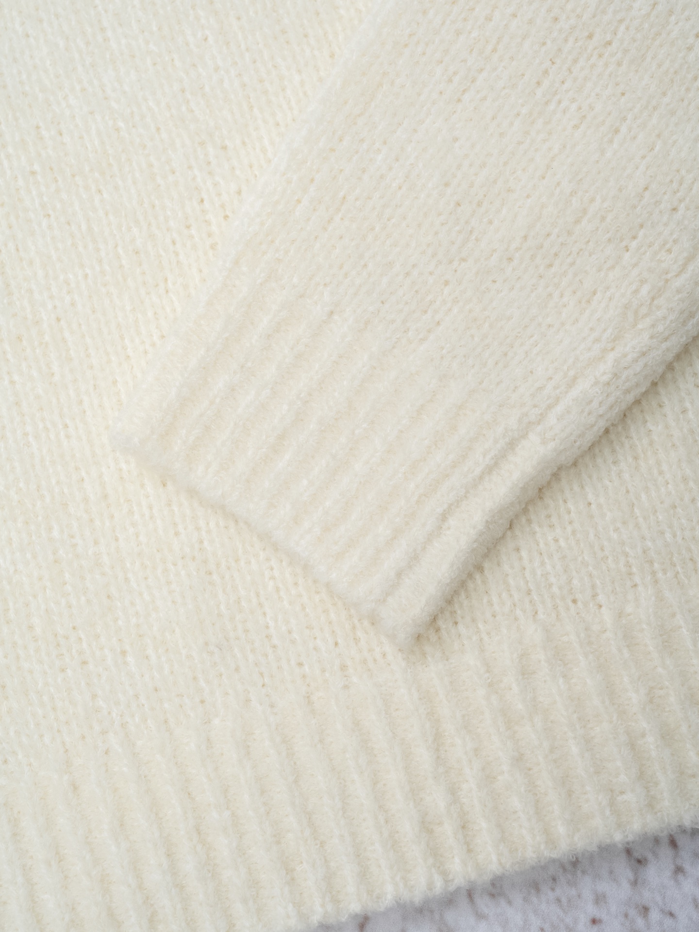 ！Louis Vitton 经典LV立体提花logo，视觉冲击感拉满，奢牌辨识度一眼即知面料质感：软糯雪