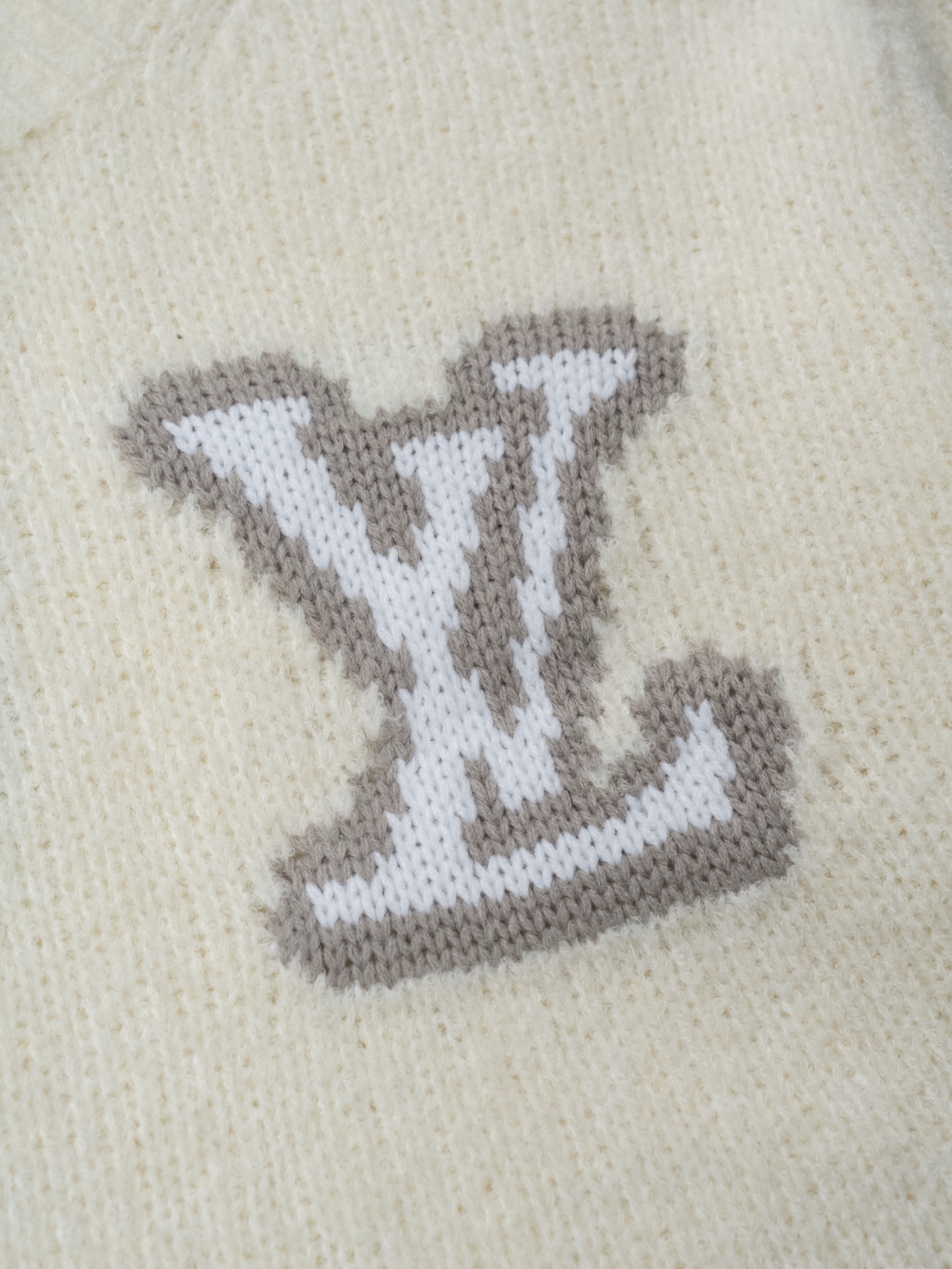 ！Louis Vitton 经典LV立体提花logo，视觉冲击感拉满，奢牌辨识度一眼即知面料质感：软糯雪