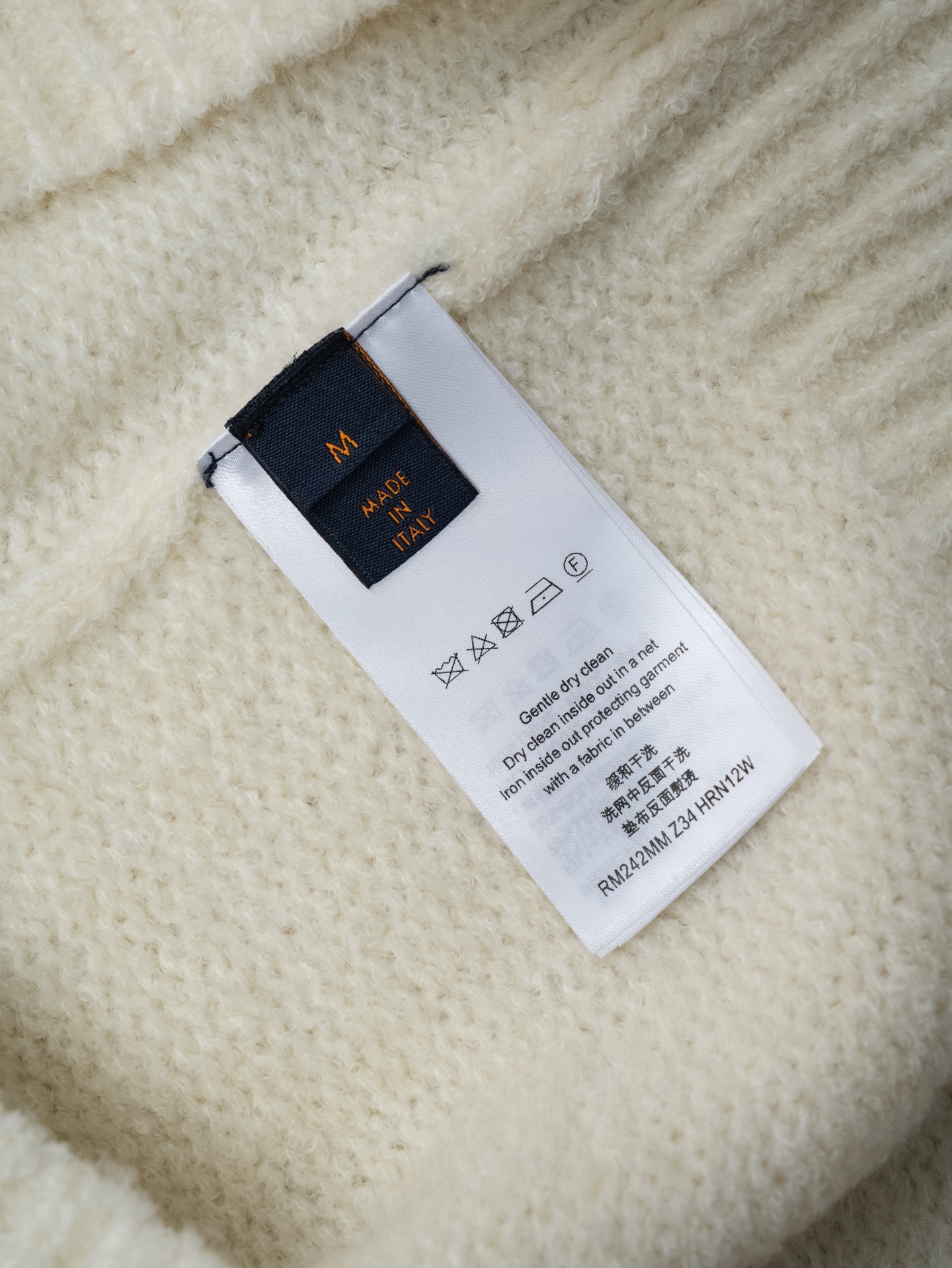 ！Louis Vitton 经典LV立体提花logo，视觉冲击感拉满，奢牌辨识度一眼即知面料质感：软糯雪