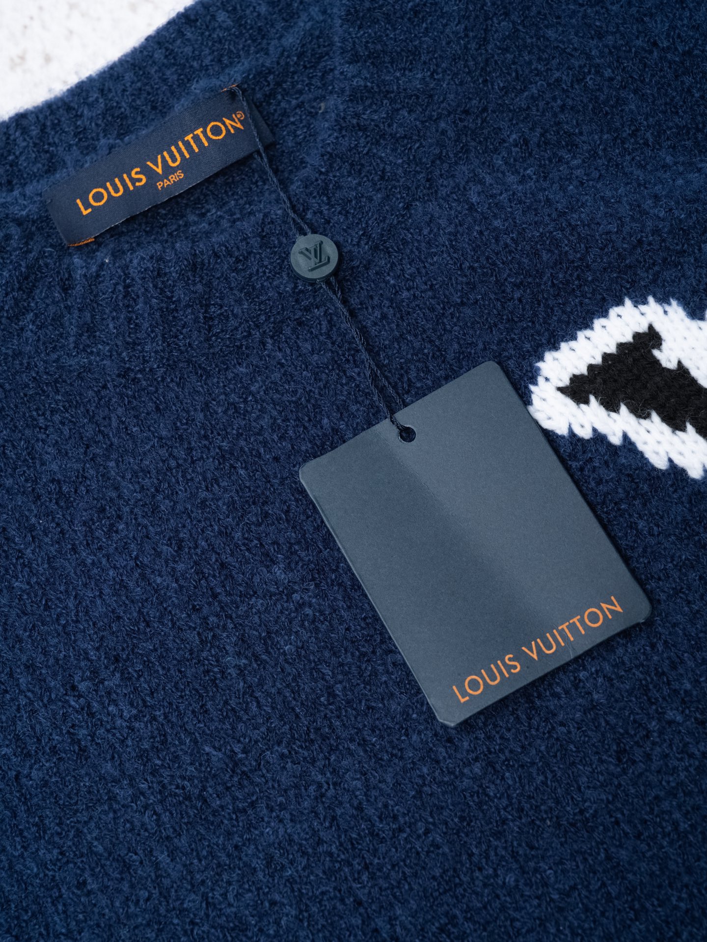 ！Louis Vitton 经典LV立体提花logo，视觉冲击感拉满，奢牌辨识度一眼即知面料质感：软糯雪