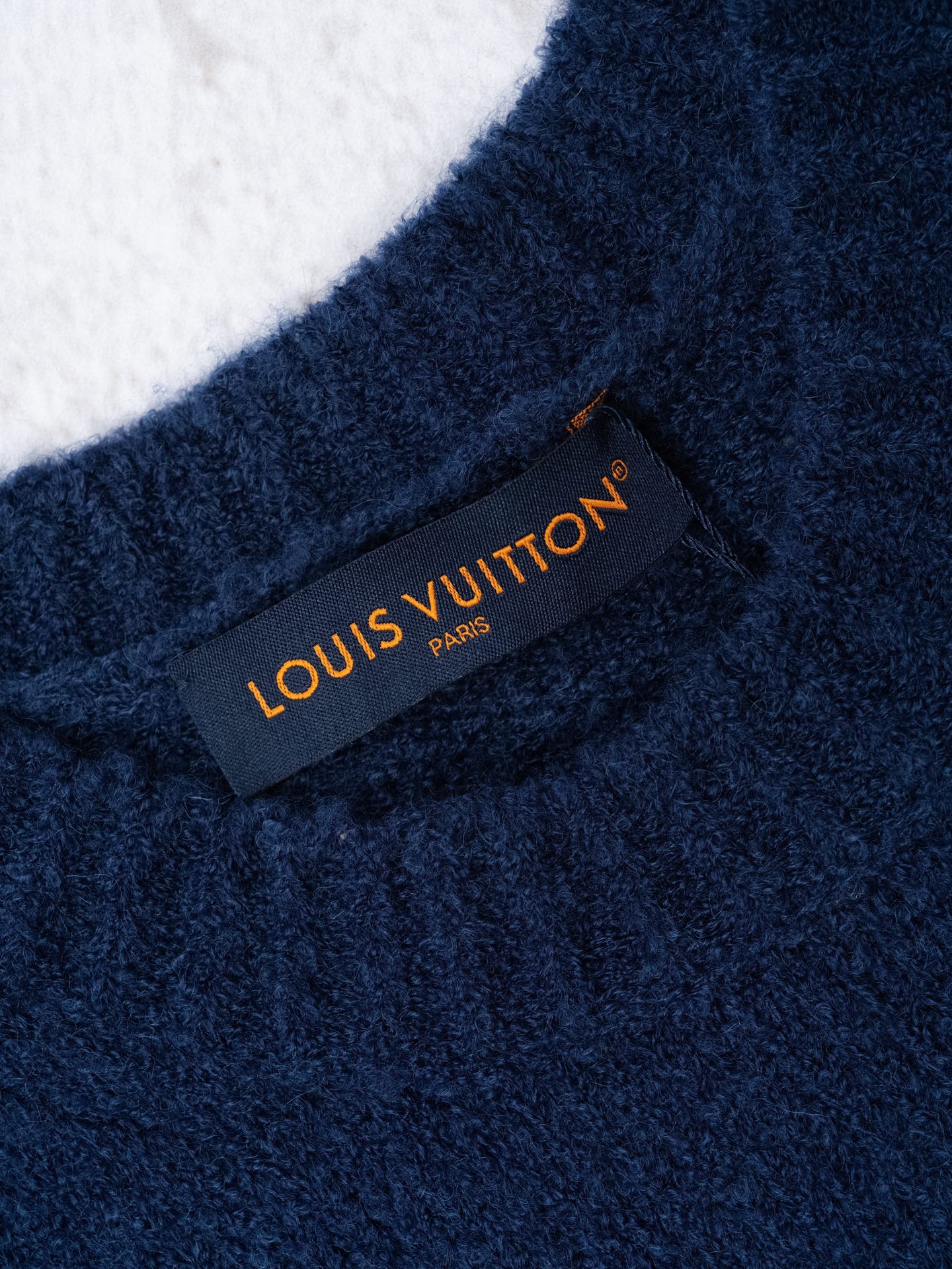 ！Louis Vitton 经典LV立体提花logo，视觉冲击感拉满，奢牌辨识度一眼即知面料质感：软糯雪