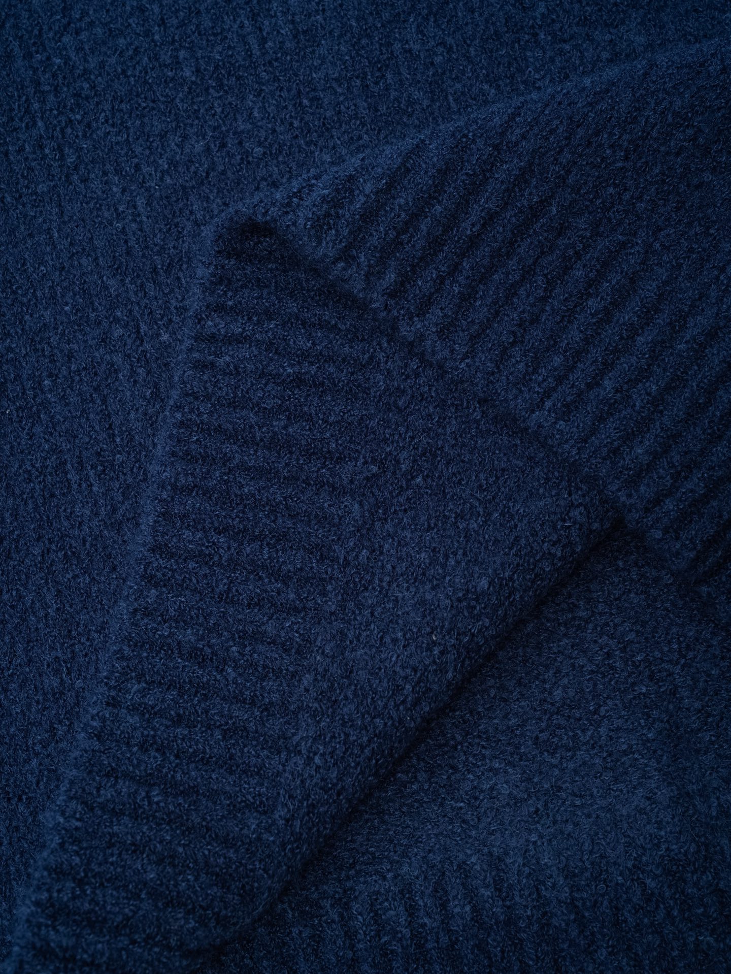 ！Louis Vitton 经典LV立体提花logo，视觉冲击感拉满，奢牌辨识度一眼即知面料质感：软糯雪