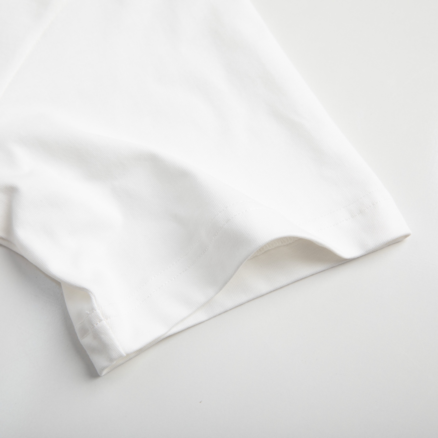 Gucci2026春夏新款白色暗纹图案Logo T恤白T的天花板，是低调的奢华GUCCI这件白T，把高级