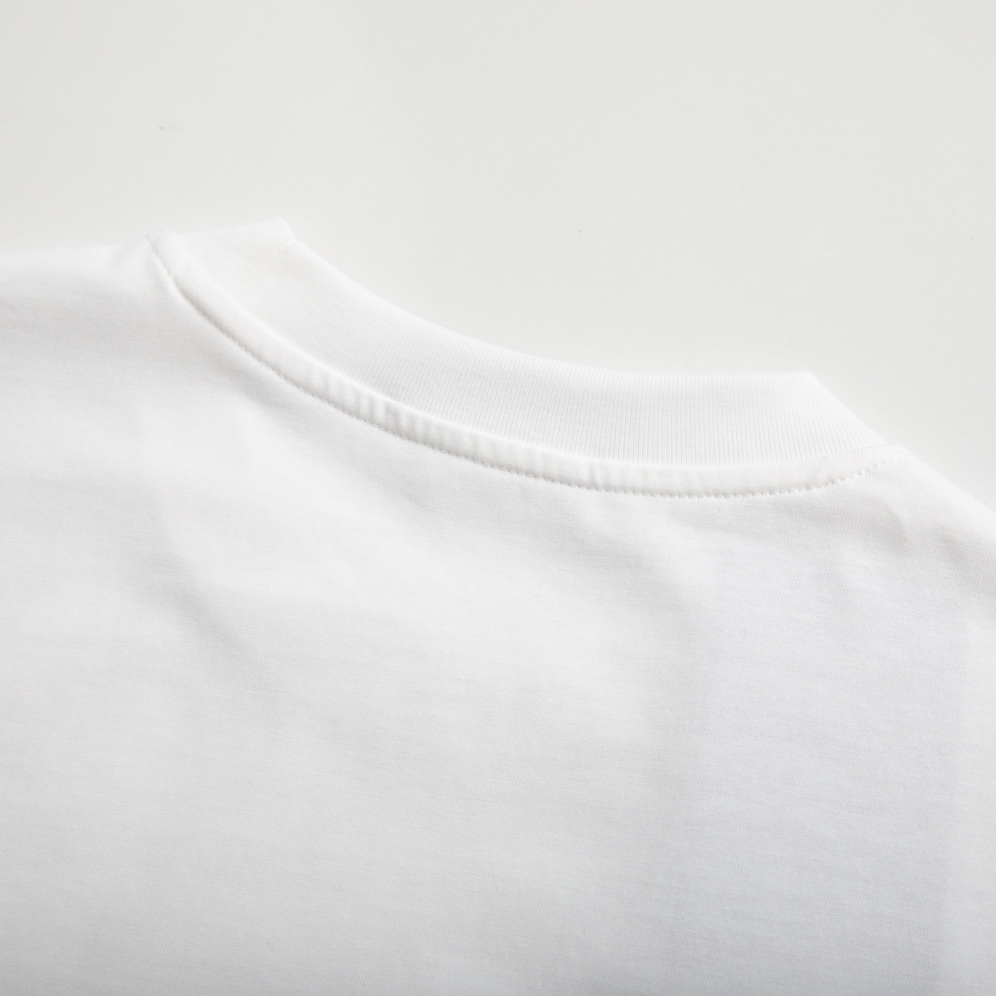 Gucci2026春夏新款白色暗纹图案Logo T恤白T的天花板，是低调的奢华GUCCI这件白T，把高级