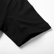 Givenchy纪梵希2026春夏经典背后的Logo与“PARIS”字样,打破常规,自带辨识度,低调中透 Givenchy纪梵希2026春夏经典背后的Logo与“PARIS”字样,打破常规,自带辨识度,低调中透