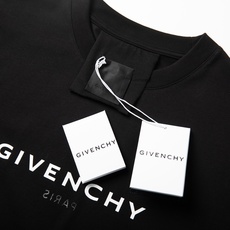 Givenchy纪梵希2026春夏经典背后的Logo与“PARIS”字样,打破常规,自带辨识度,低调中透 Givenchy纪梵希2026春夏经典背后的Logo与“PARIS”字样,打破常规,自带辨识度,低调中透