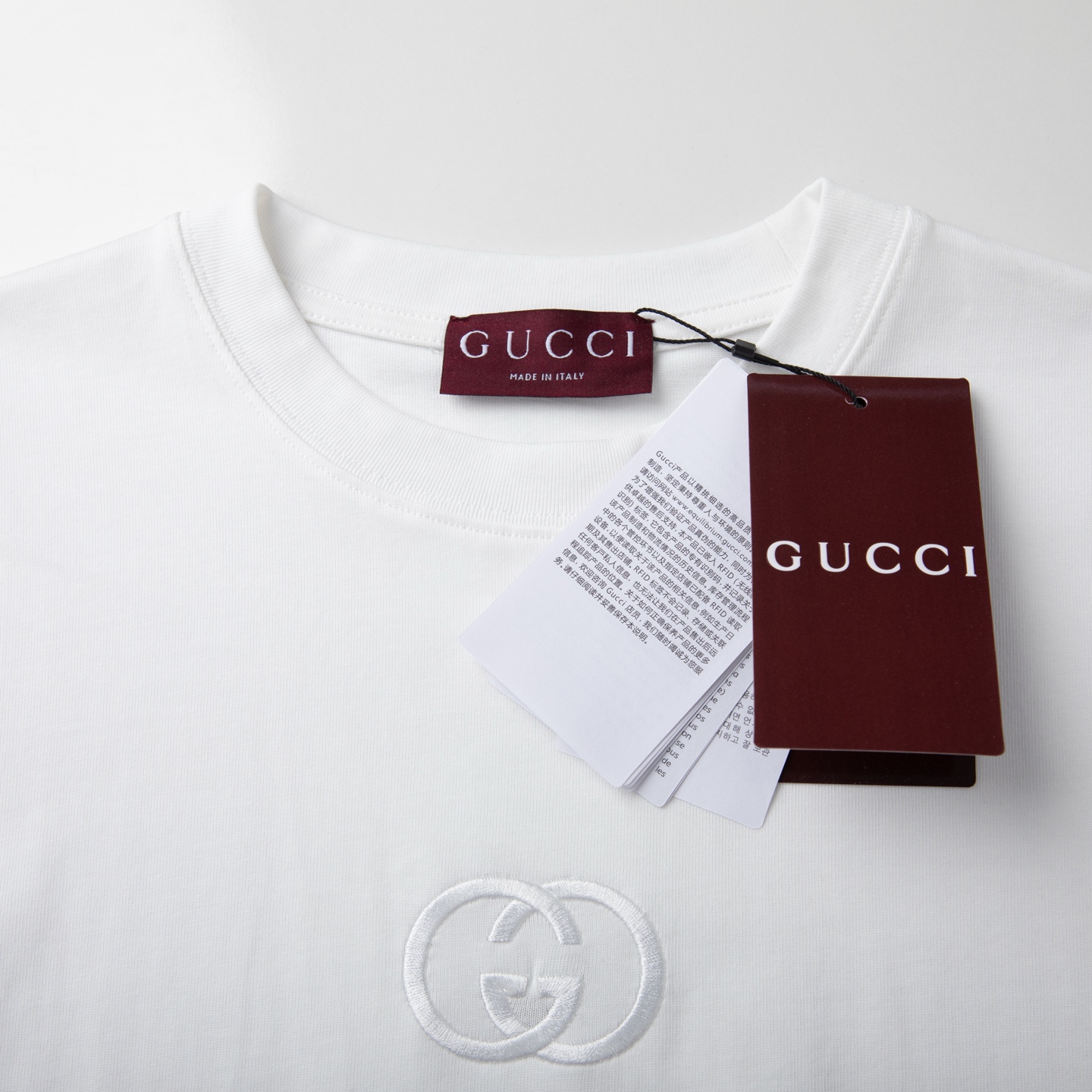 Gucci古驰2026新款 极简黑白+高阶刺绣经典黑白双色，轻松拿捏高级感。胸前隐形双G刺绣，低调彰显品