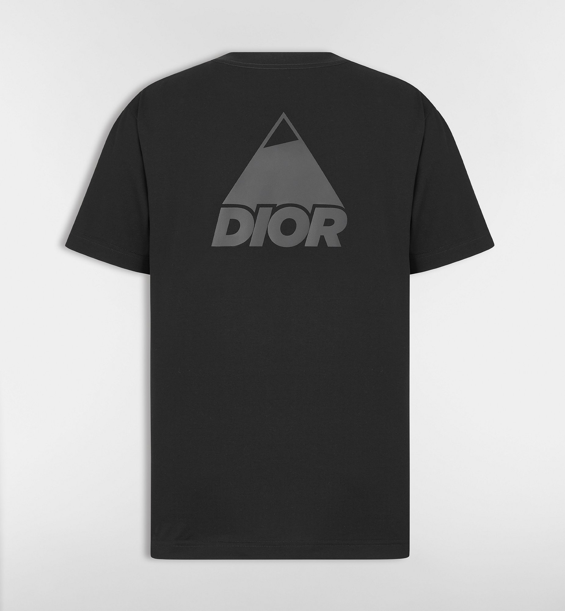 Dior迪奥2026新款 这件DIOR T恤，把「高级感」穿在细节里• 拒绝浮夸设计，用几何三角+品牌字