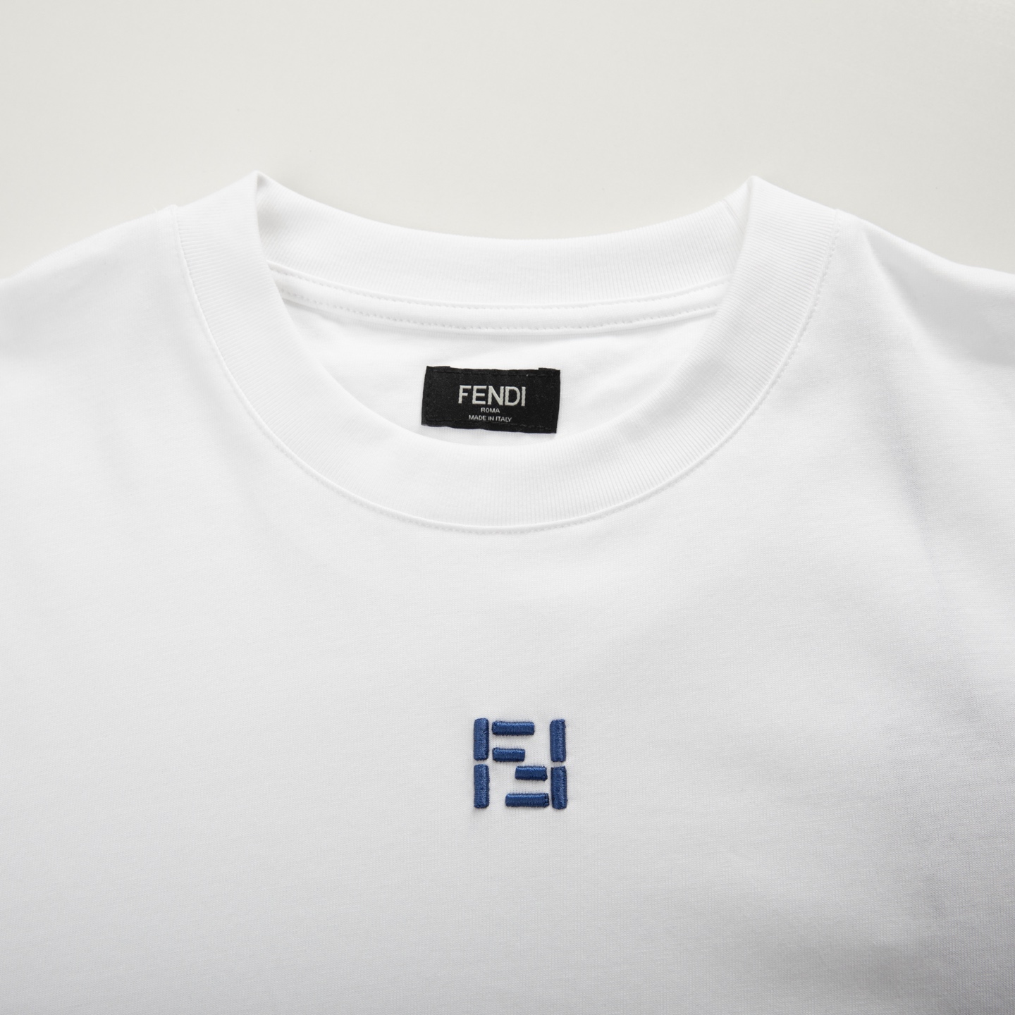 펜디 FF 자수 포인트 남성 반팔 티셔츠 상세 이미지 4
