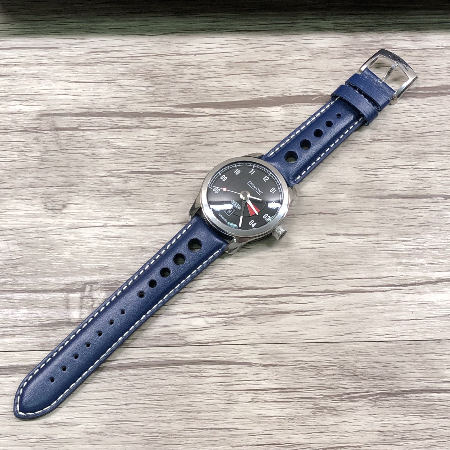 NO:392233,How many items will be arrived? The British local brands, Baoming Machinery Men's Watch, 43mm, and other Swiss movement sapphire glass, will not be introduced. The most awesome is Baoming's unique military technology!  Using the well-known [Tri-Tick] technology, after B-EBE hardening, its stainless steel case has a harder weight of 7 times higher than that of ordinary steel watches. This technology is not something that can be done by any factory. It is the first time I have seen it. I don’t fool anyone. Whoever wears it knows. Daily wear can prevent small scratches [strong] [strong], double arched sapphire glass, which adds a nostalgic and retro atmosphere. A black strap is distributed!  ,19860909到货几只,英国本土品牌一一宝名机械男表,43mm,其它什么瑞士机芯蓝宝石玻璃之类就不多介绍了,最牛的是宝名独有的军工技术,！釆用超卓知名的[Tri-Tick］技术,经过B-EBE硬化处理,其不锈钢表壳比一般钢质腕表硬度高7倍,此技术不是随便工厂能搞的,我也是第一次见,不忽悠人,谁带谁知道,日常佩戴可防细小划痕[强][强],双重拱形蓝宝石玻璃,更添怀旧复古气息.配送一条黑色表带！,,Watch